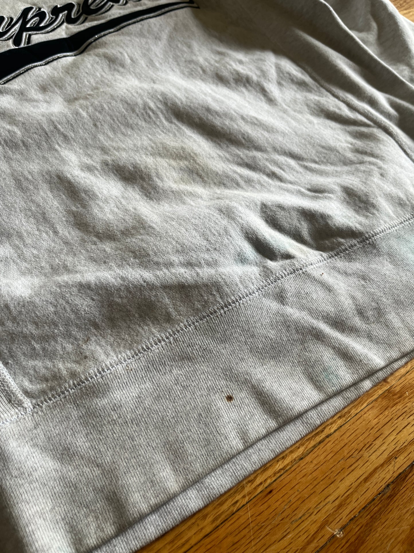 (L) Supreme Script Crewneck ( Staining )