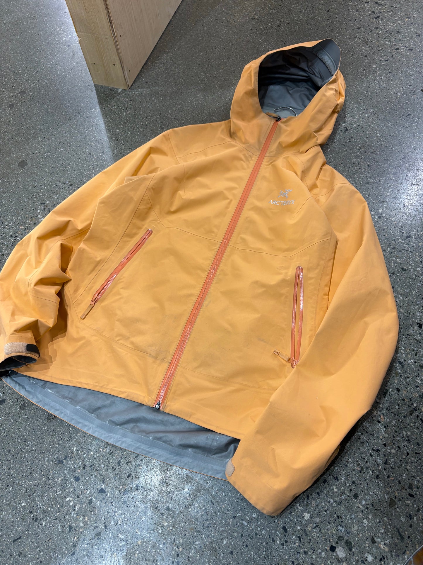 (Womens M) Arcteryx Zeta SL PEACH