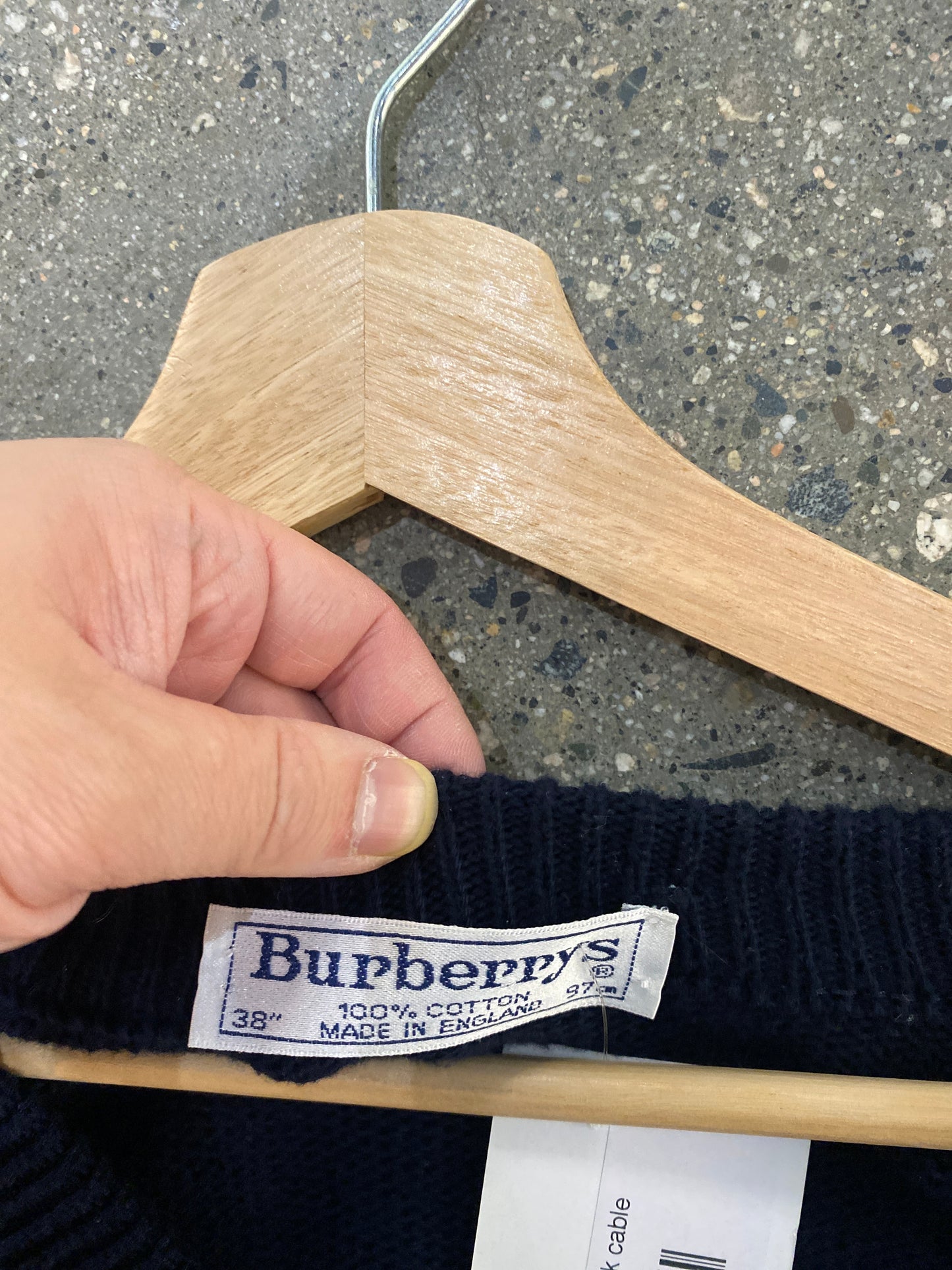 (s/m) Burberry V neck cable