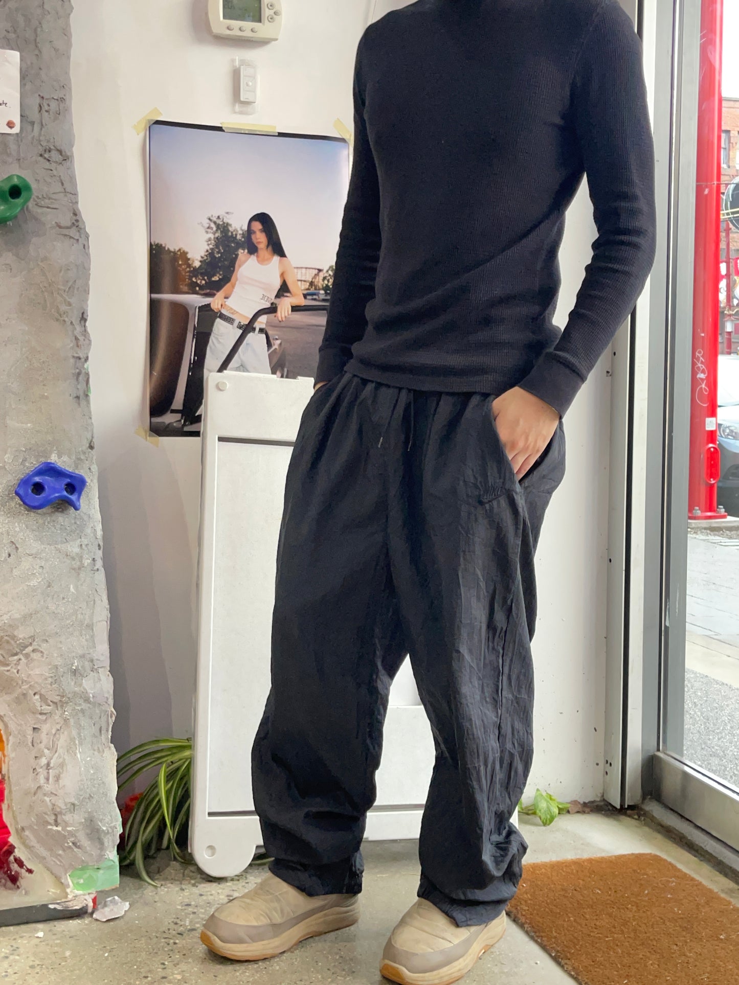 (L) 1990s Black Tonal Nike Windbreaker Pants
