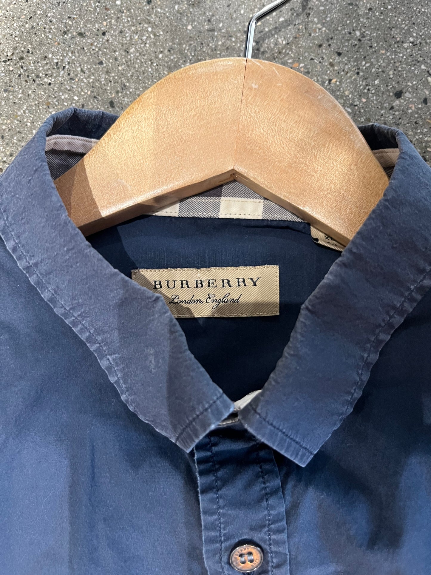 (XL) Burberry Blue Button up