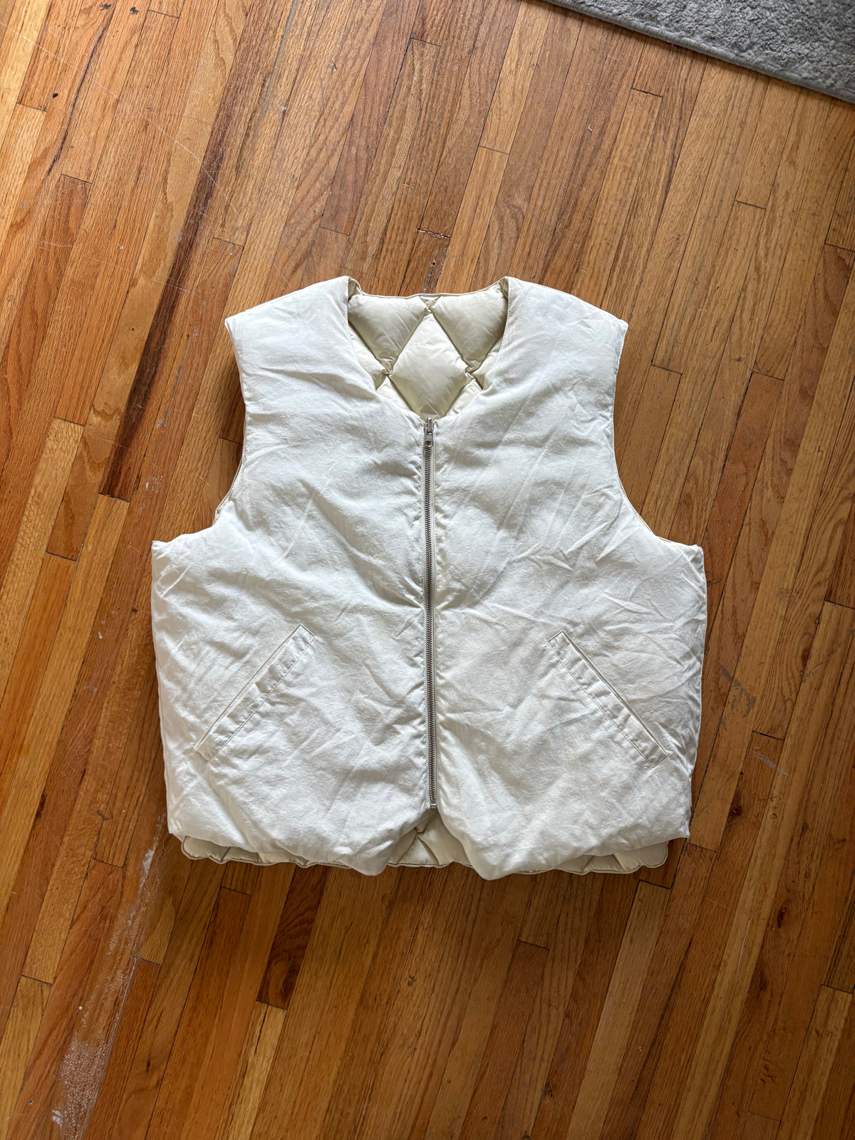 (L) Stussy Cream Quilted Reversible Vest