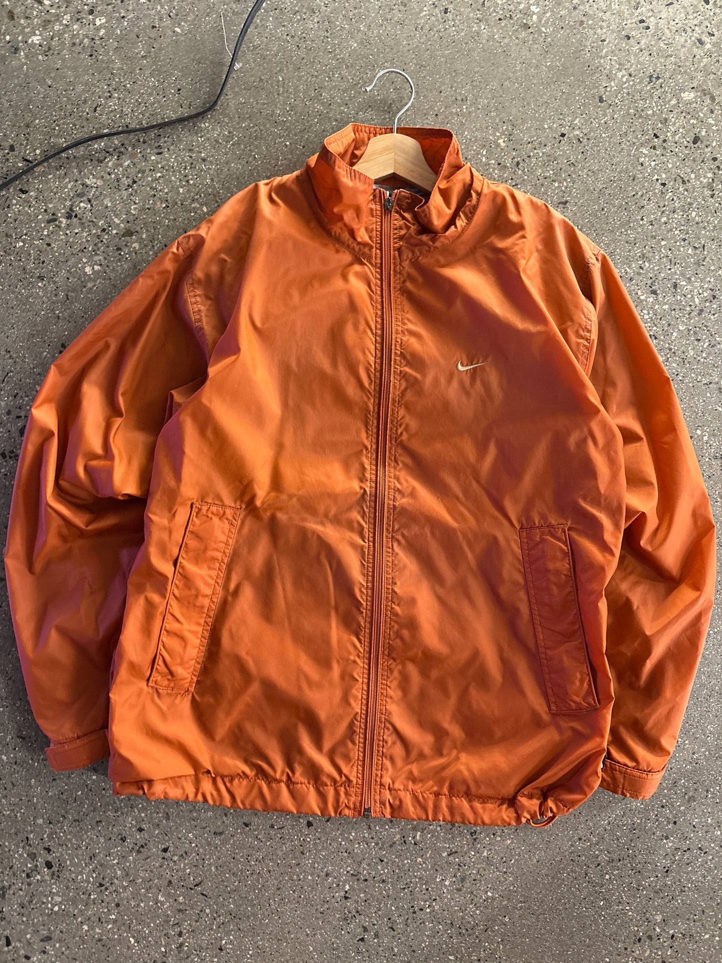 (M) 2000s Nike Windbreaker Orange ( No Zip Pull)