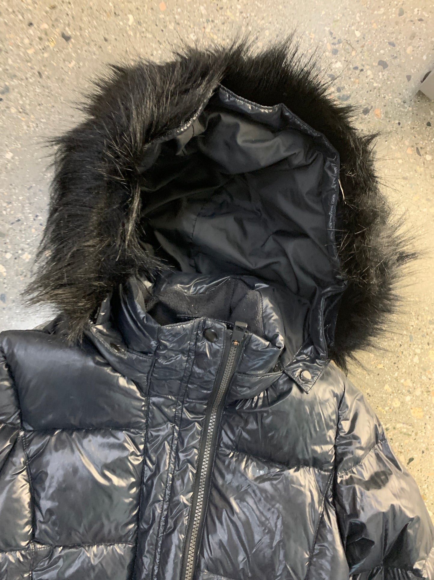 (Womens M) Nike Puffer ( Hood is Detachable)