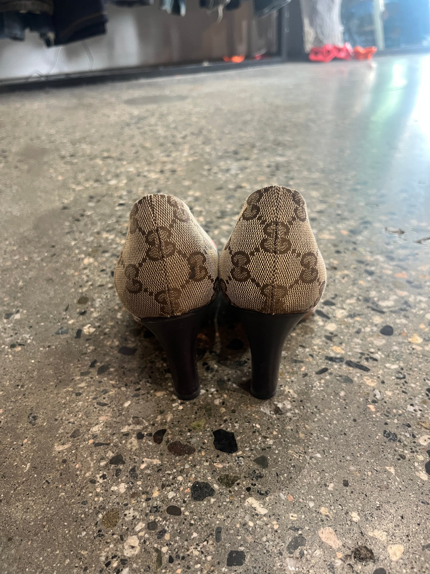 (5 US) Gucci GG Canvas Pump