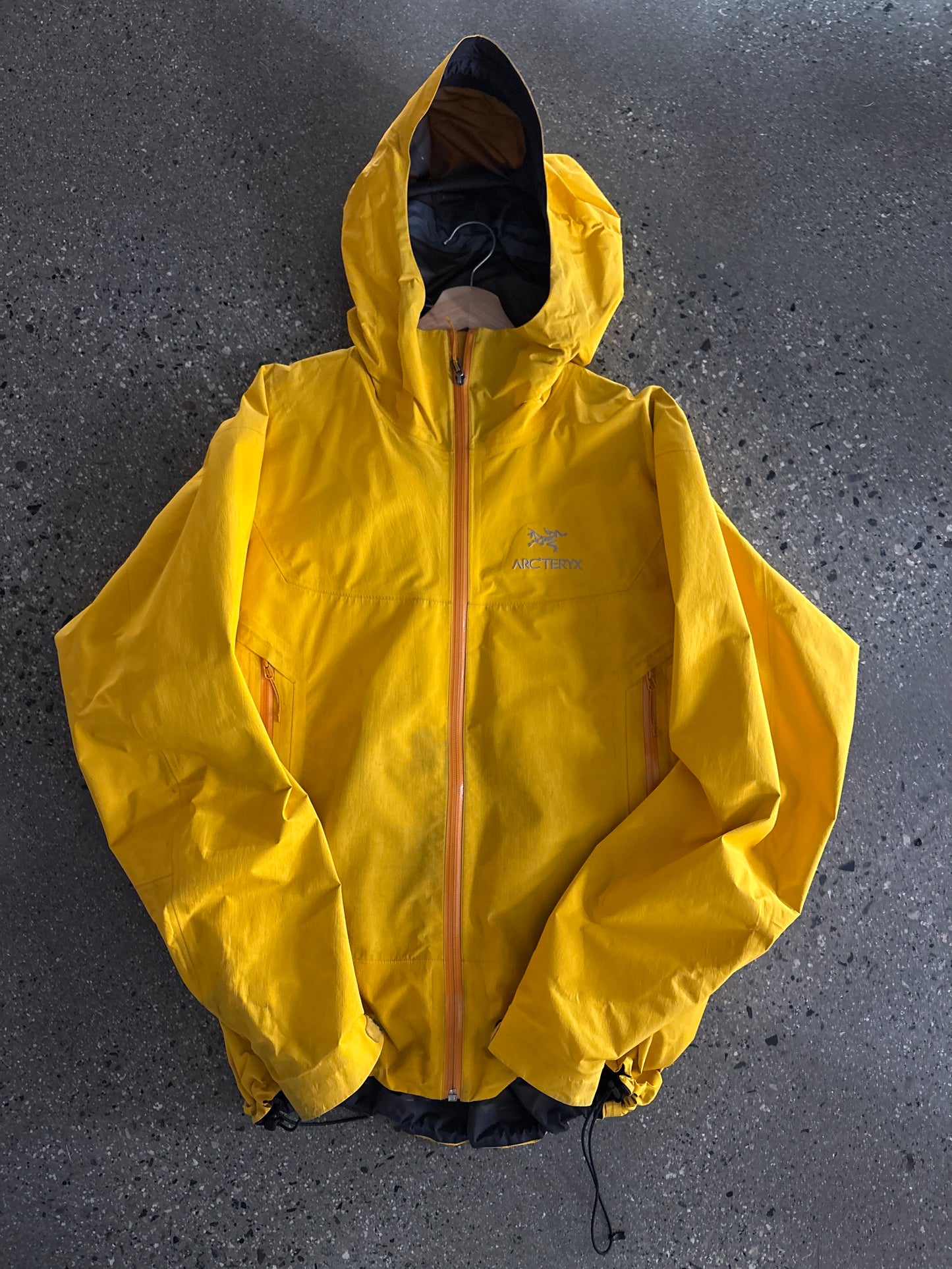 (Mens L) Yellow Arcteryx Beta SL ( AS IS CONDITION)