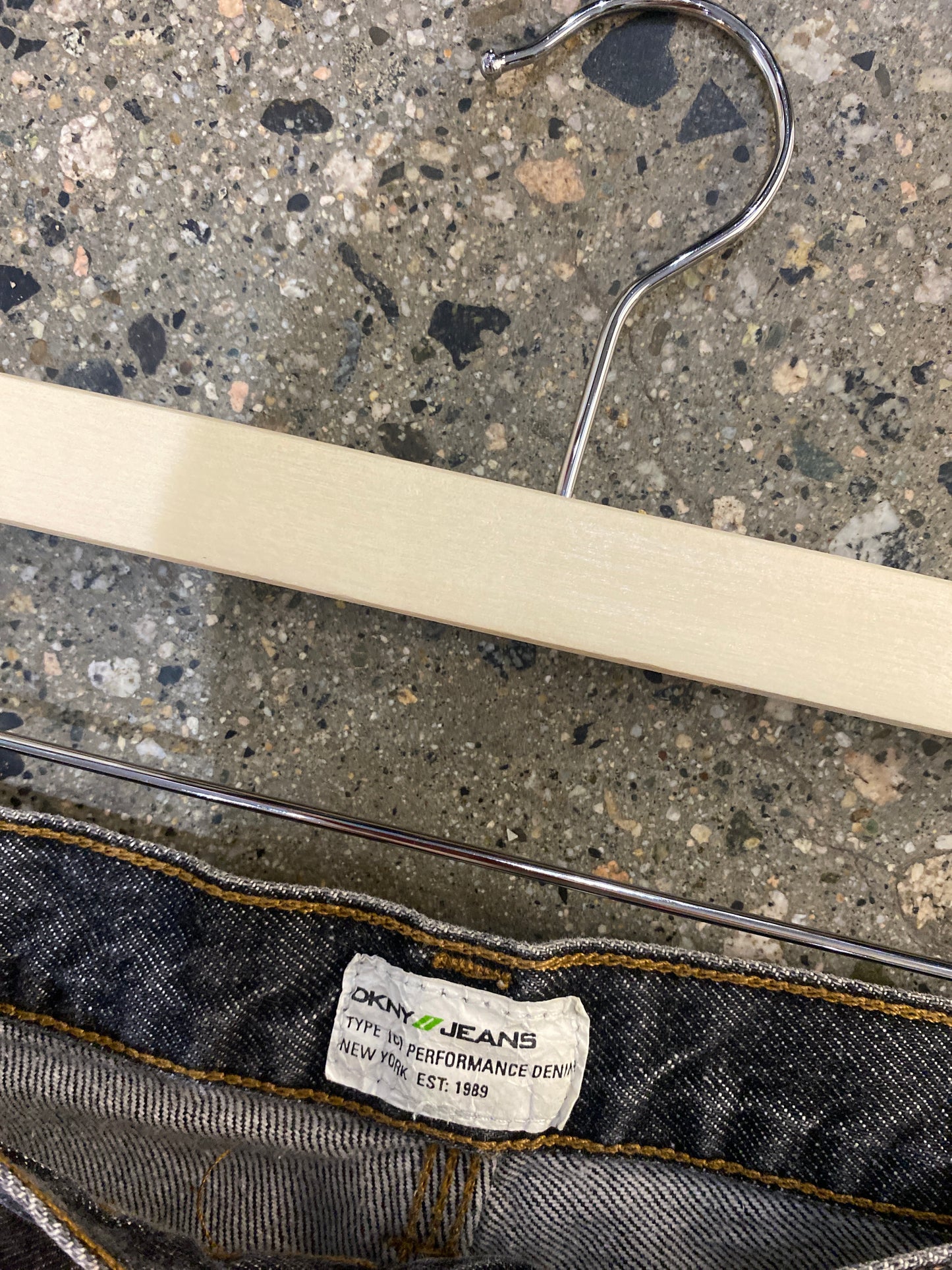(34”) DKNY Contrast Carpenter Jorts