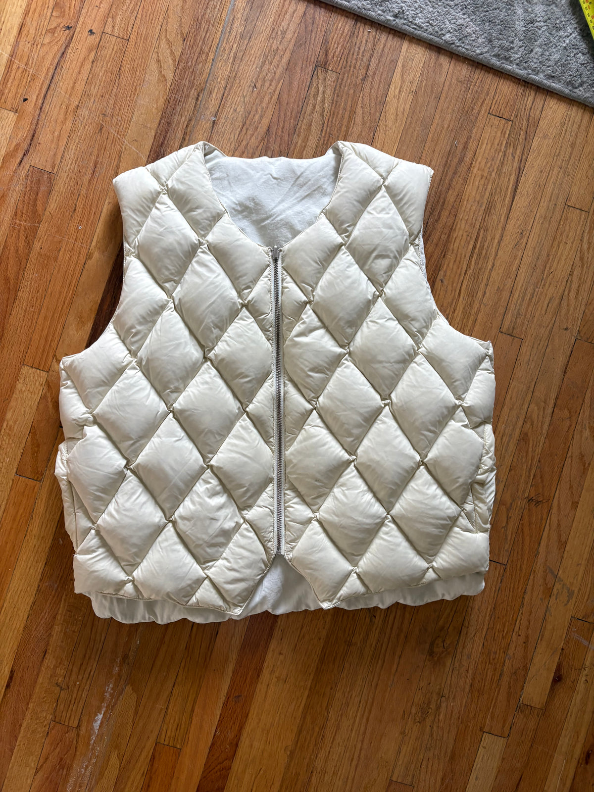 (L) Stussy Cream Quilted Reversible Vest