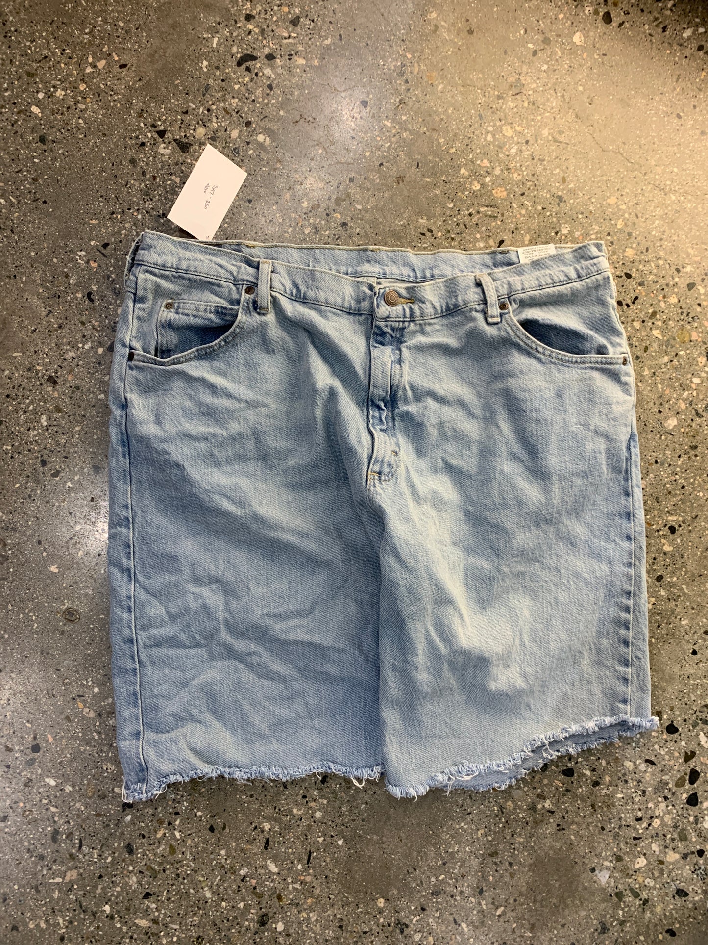 S97 - 42w Wrangler Light Wash Jorts