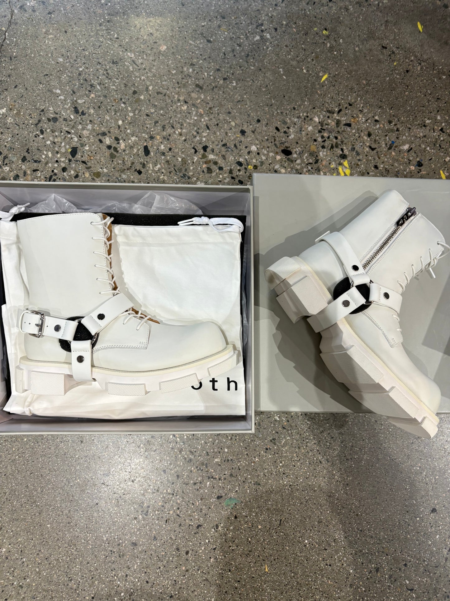 (EU40) White Gao Harness Boot *retail $835