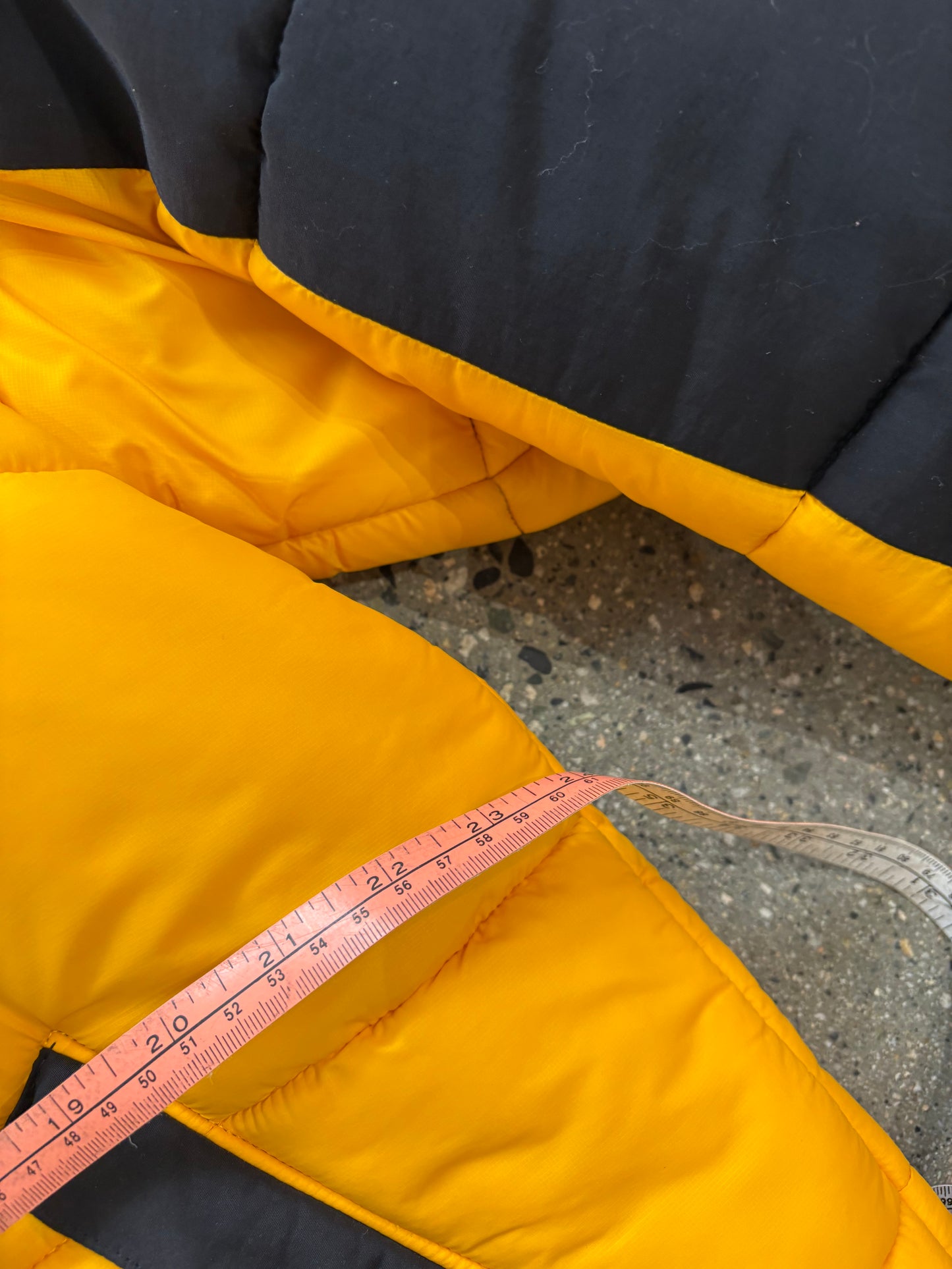 (L) The North Face Himalayan Puffer