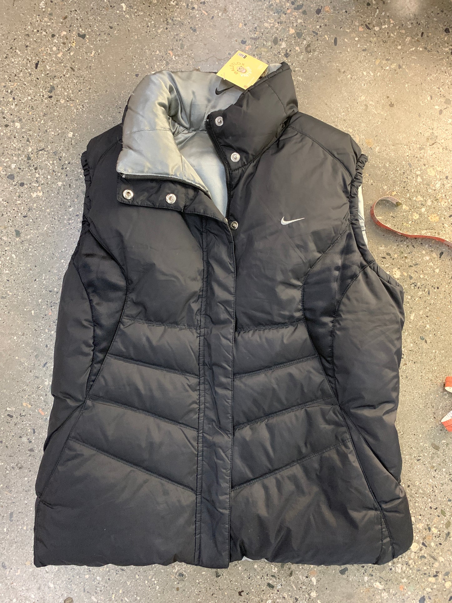 A309 - (S) Nike Puffer Reversible Vest