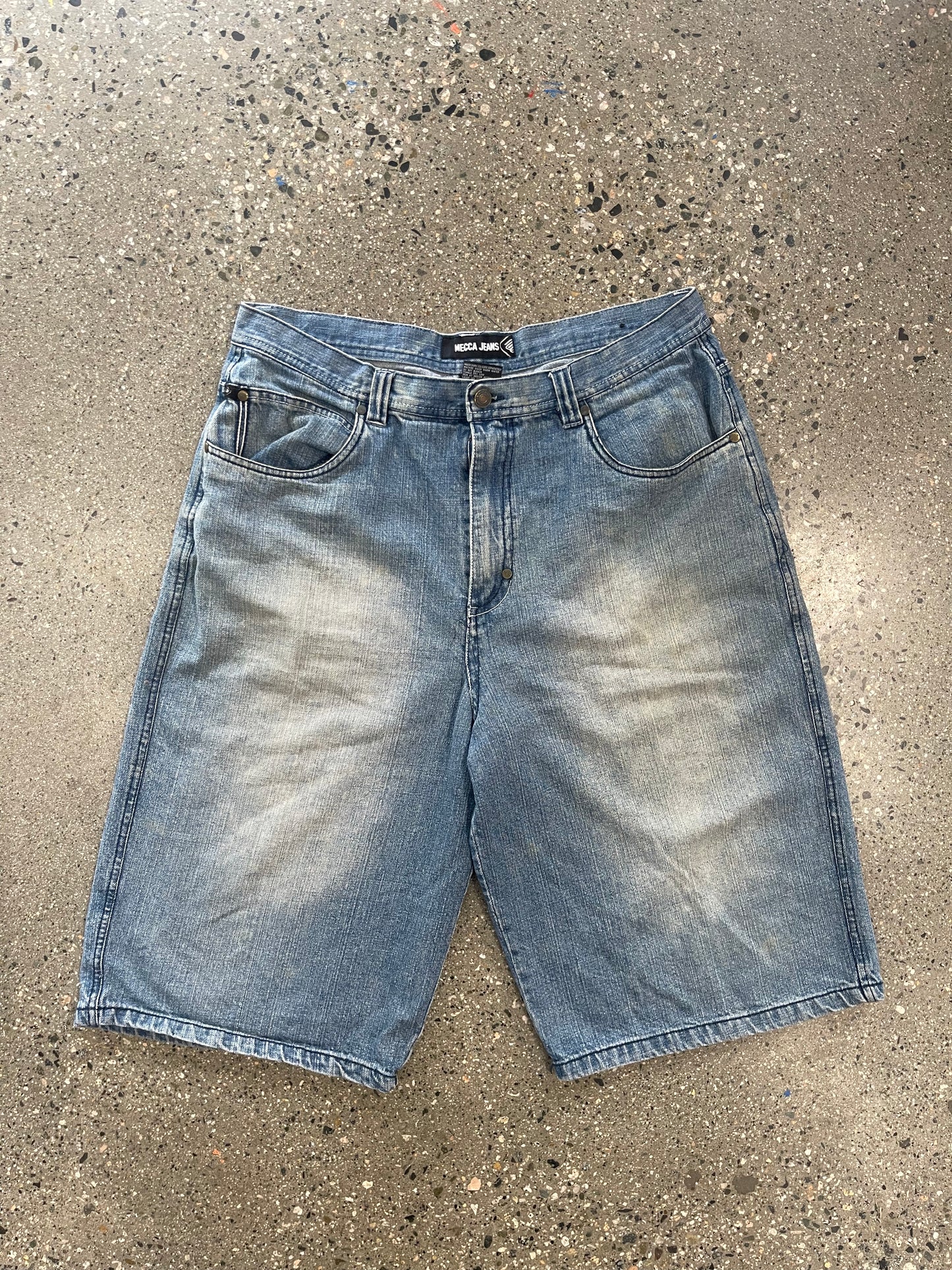 (36”) Mecca Baggy Lightwash Jorts