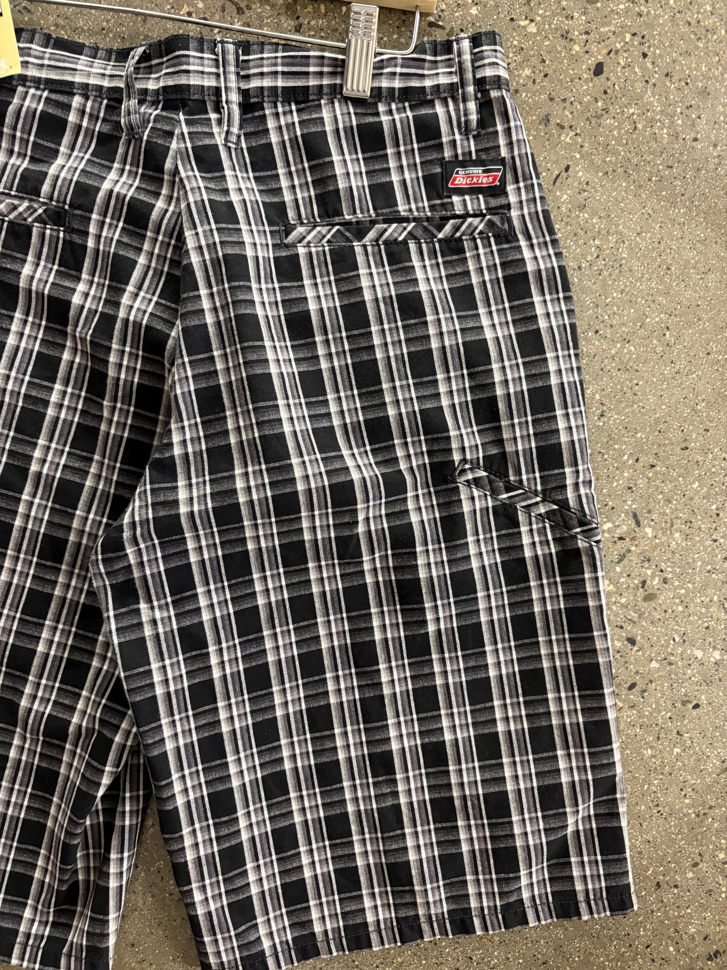 30” Dickies Plaid baggy shorts