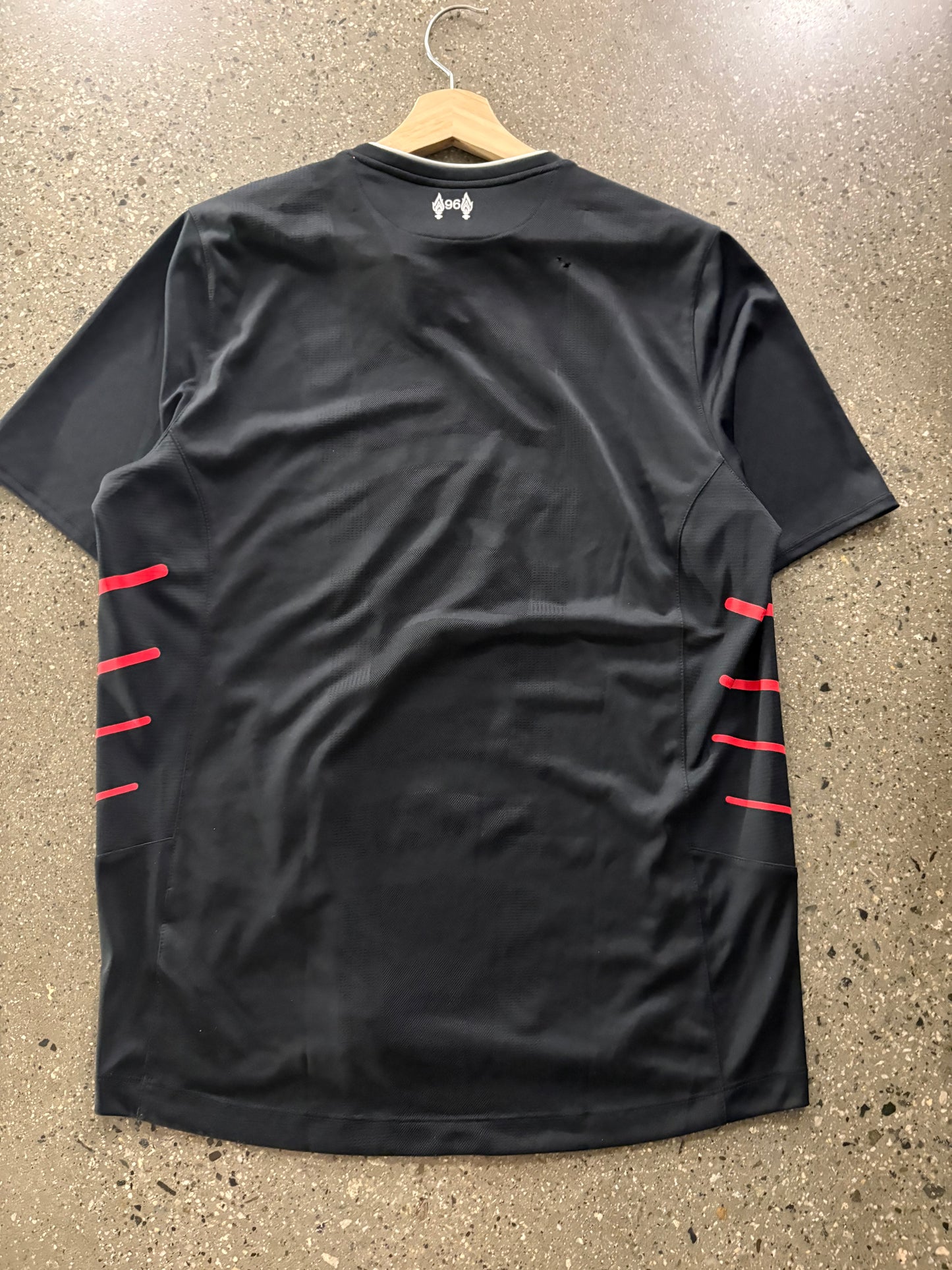 (L) NB Liverpool 16-17 Away Kit ( Hole on Back )