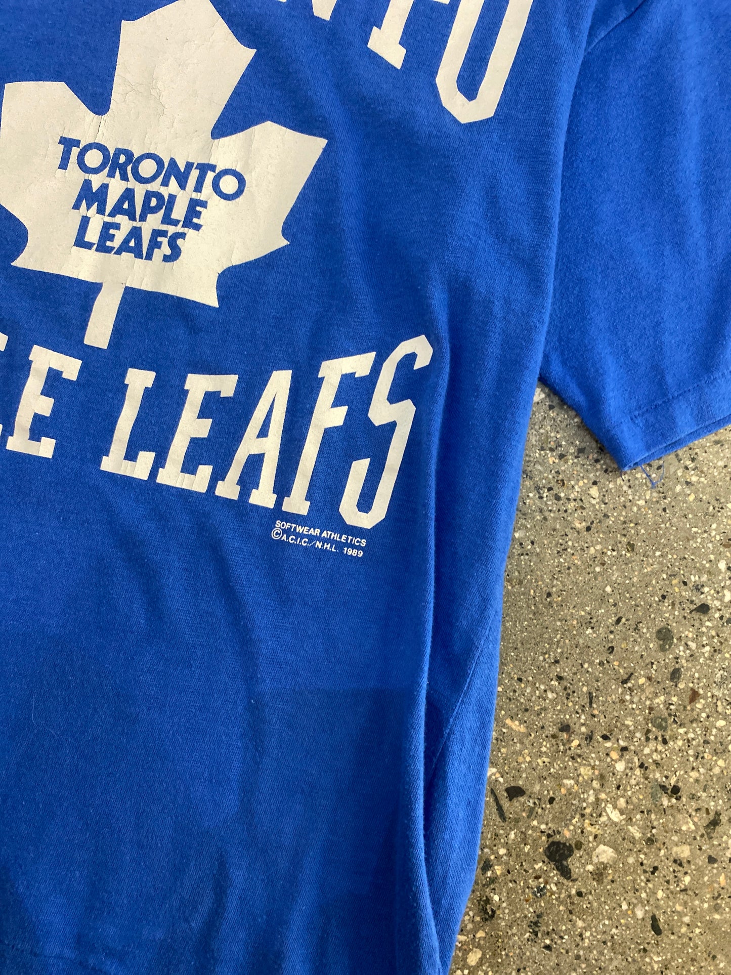 (M/L) 89's Toronto Maple Leafs Logo Graphic T-Shirt