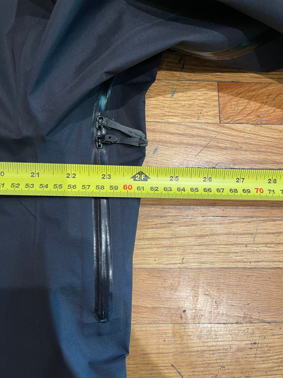 (L) Arc’teryx Black Beta SL - Like New Condition