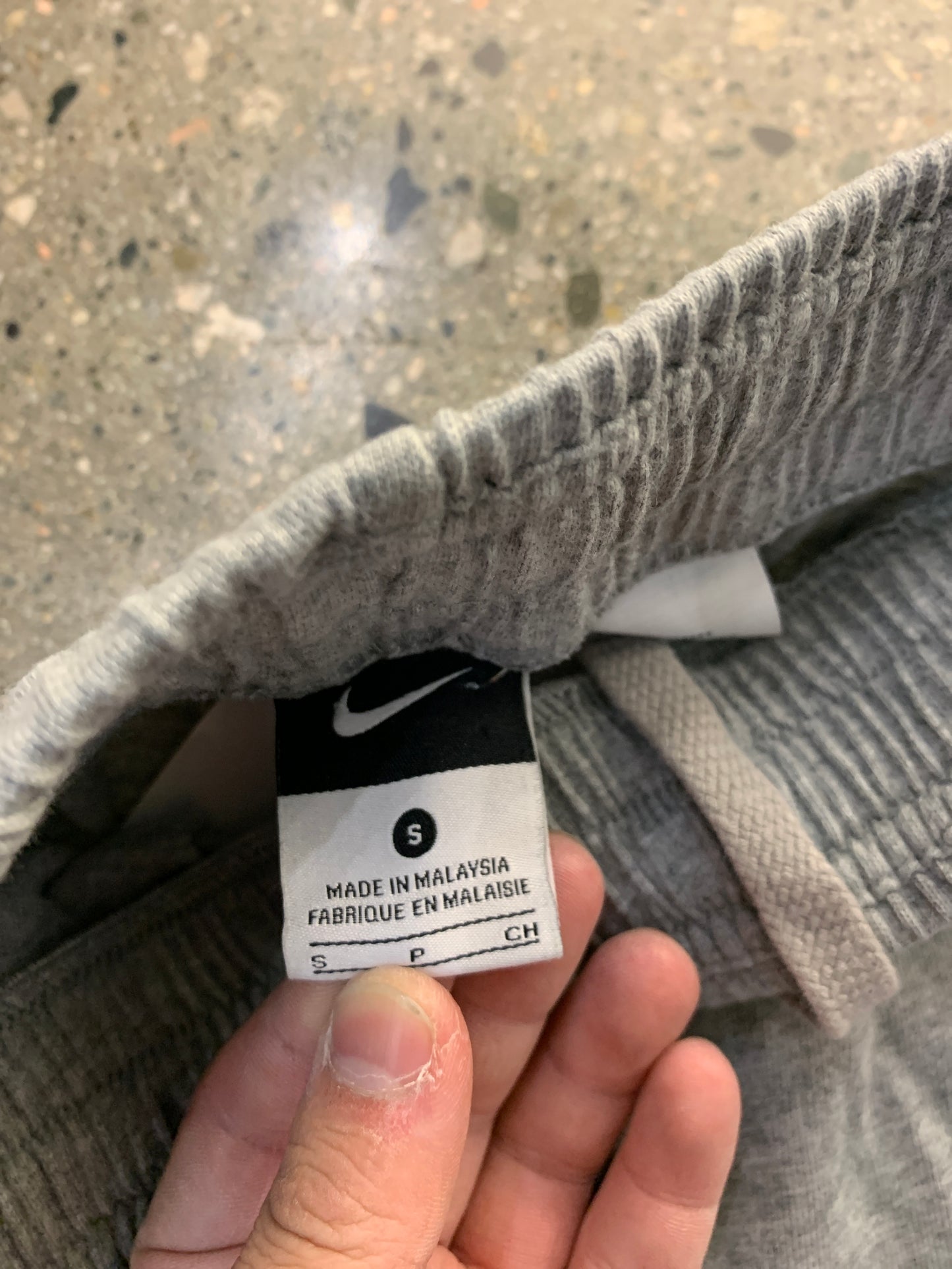 S24 - (S) Nike Sweatshorts