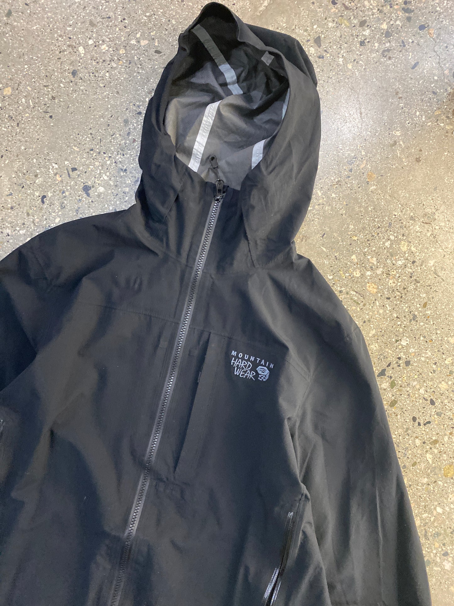 (m) FW10 - Mountain Hardwear Black Windbreaker Style Shell