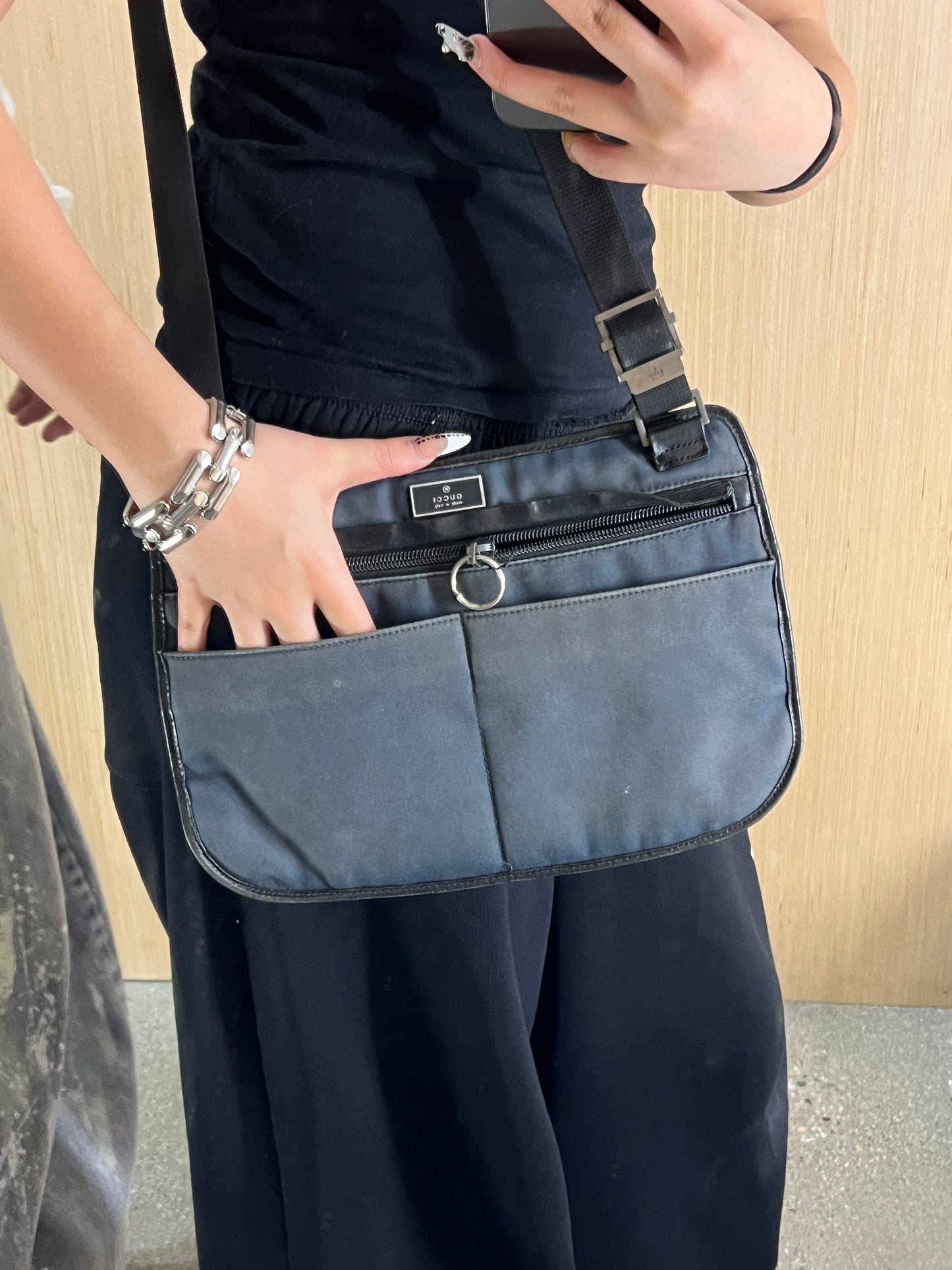 (OS) Authentic Gucci Vintage Messenger Bag