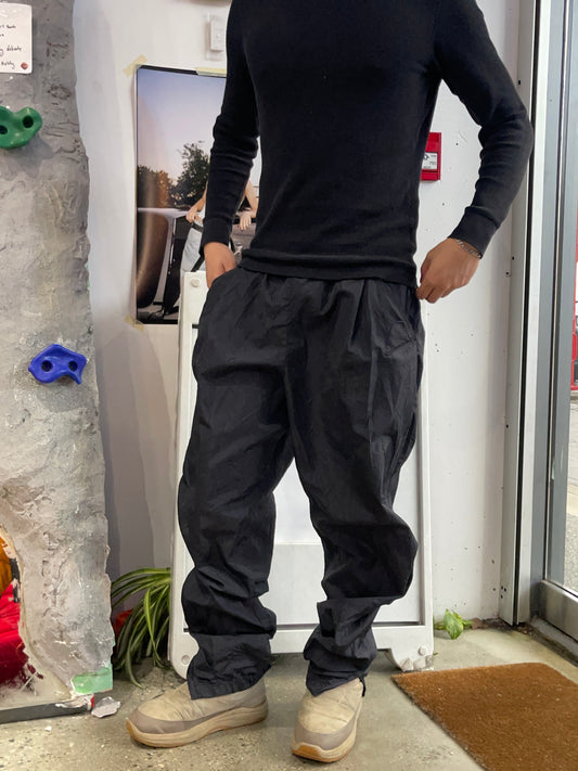 (M) 1990s Nike Black Tonal Swoosh Windbreaker Pants