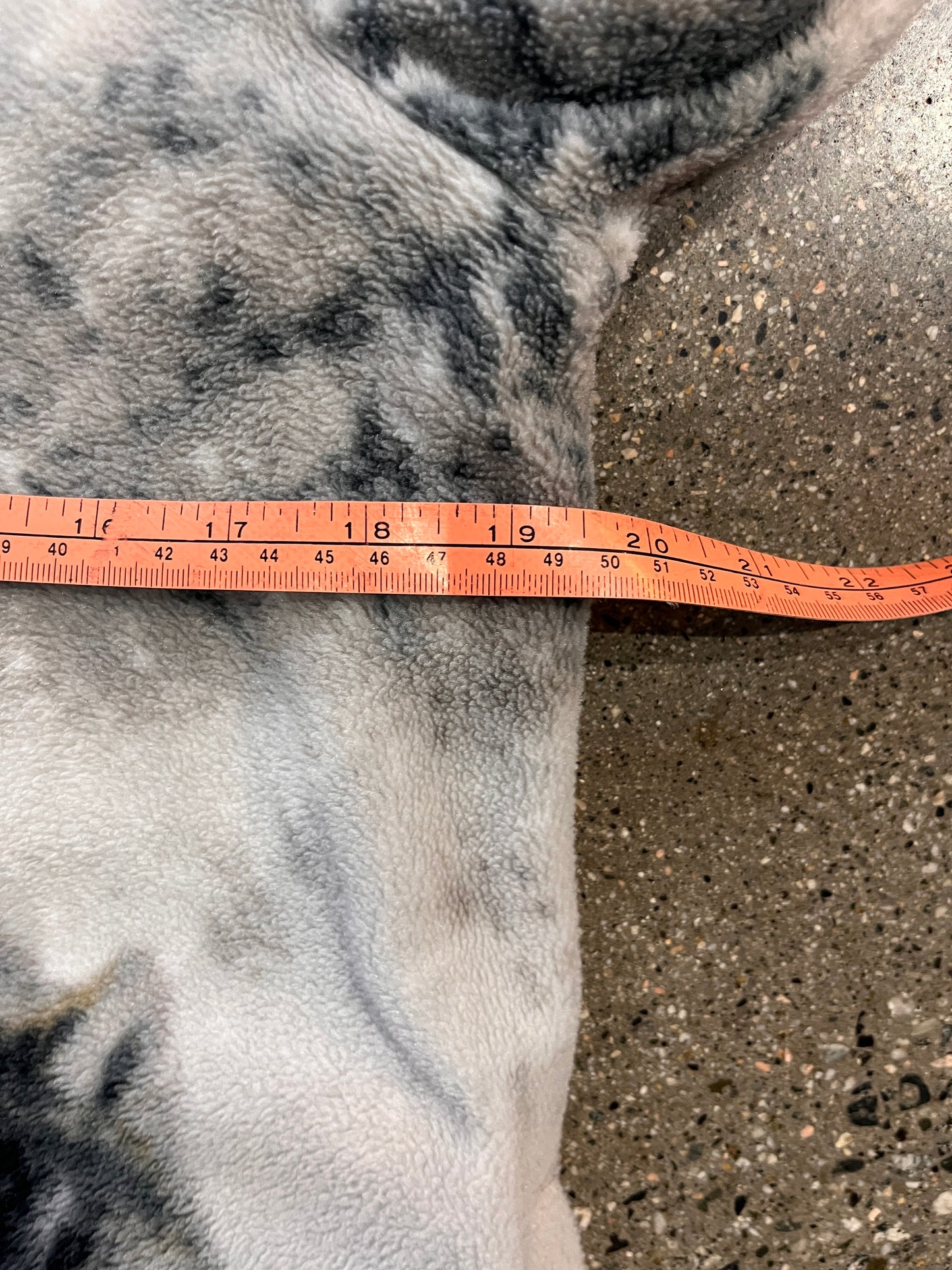 (S/M) Wolf AOP fleece