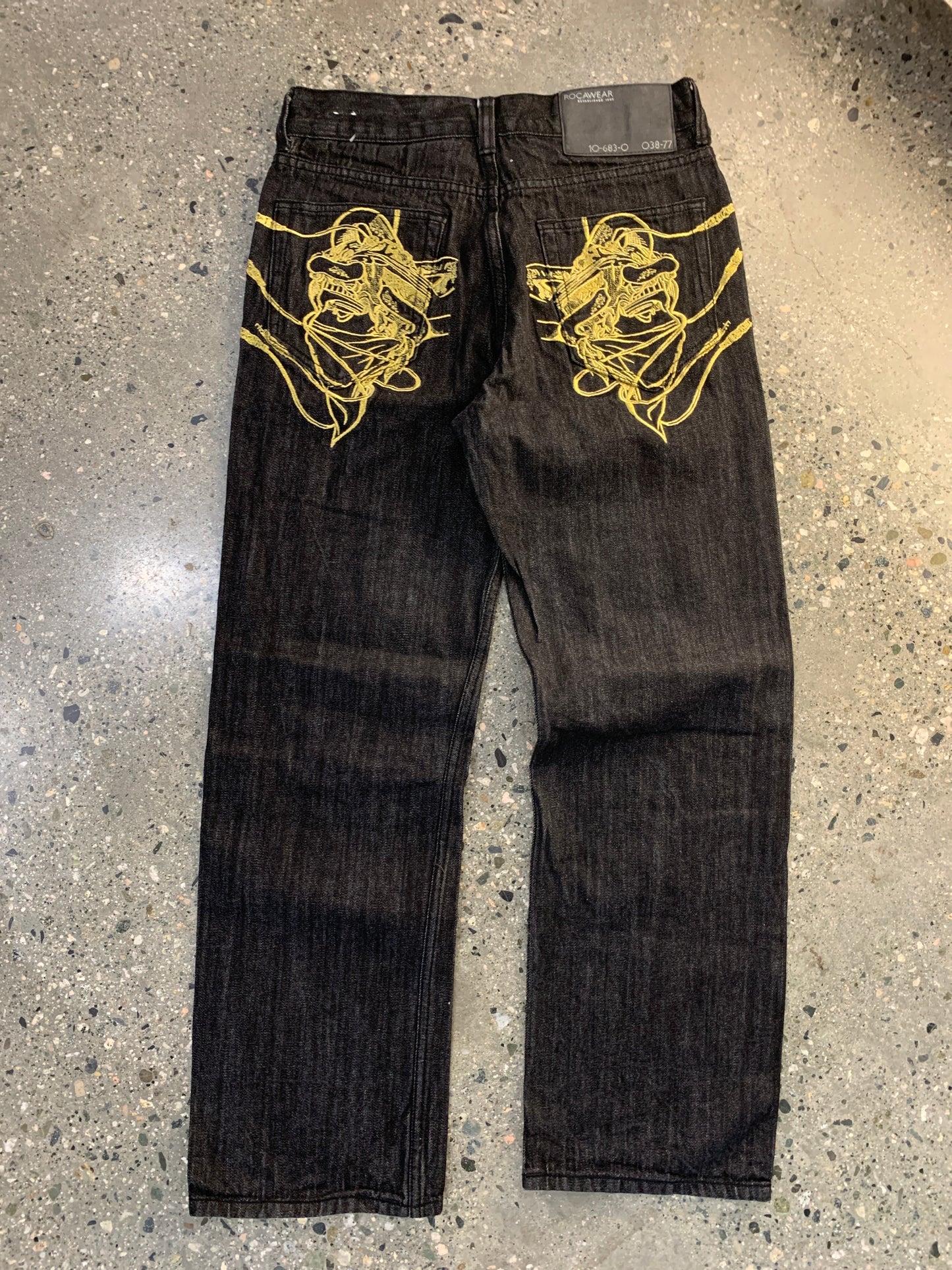 s44 - 32w Rocawear Embroidered Denim