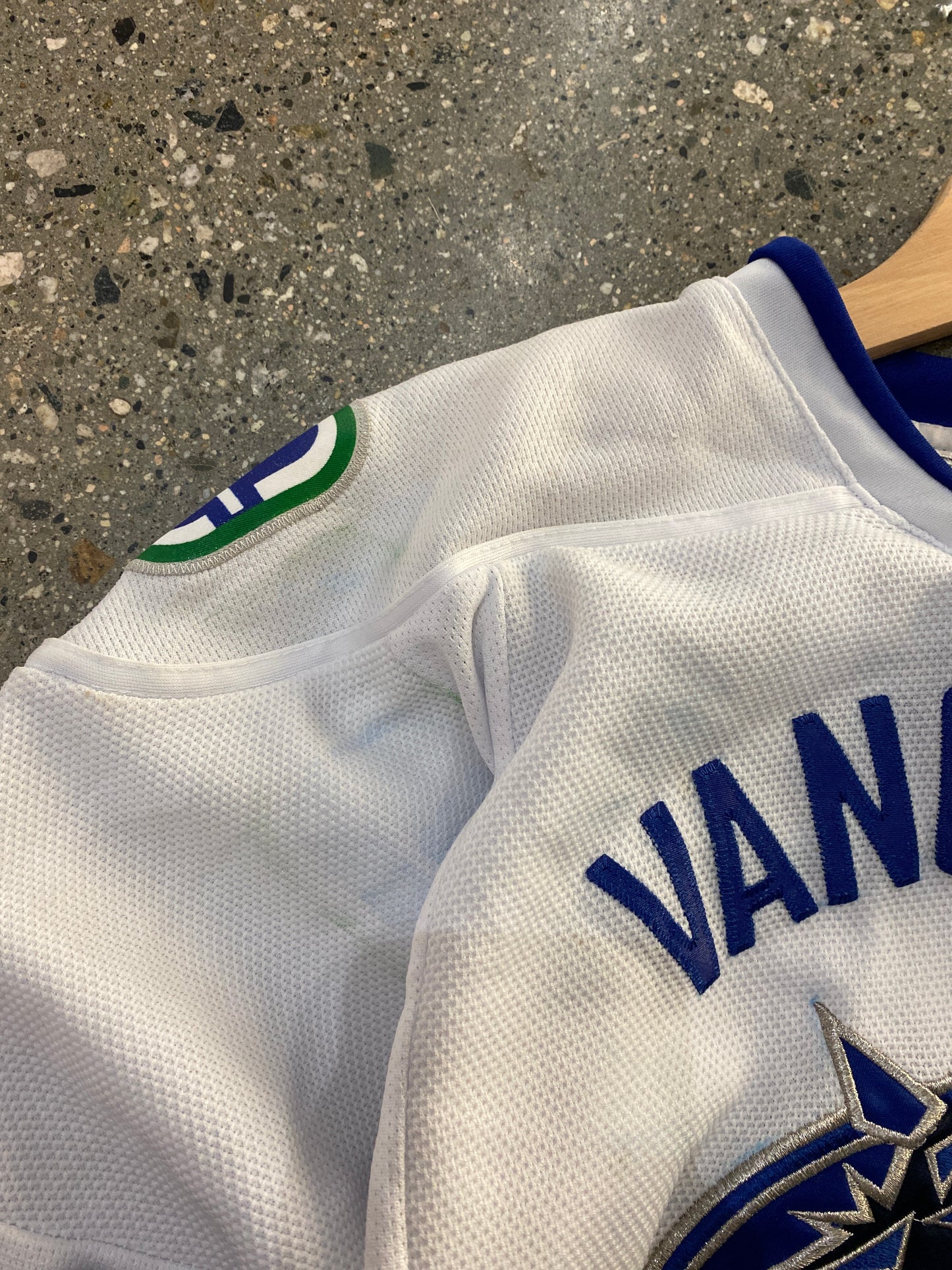 (youth s/m/Adult XXS) 00 Reebok Canucks Jersey