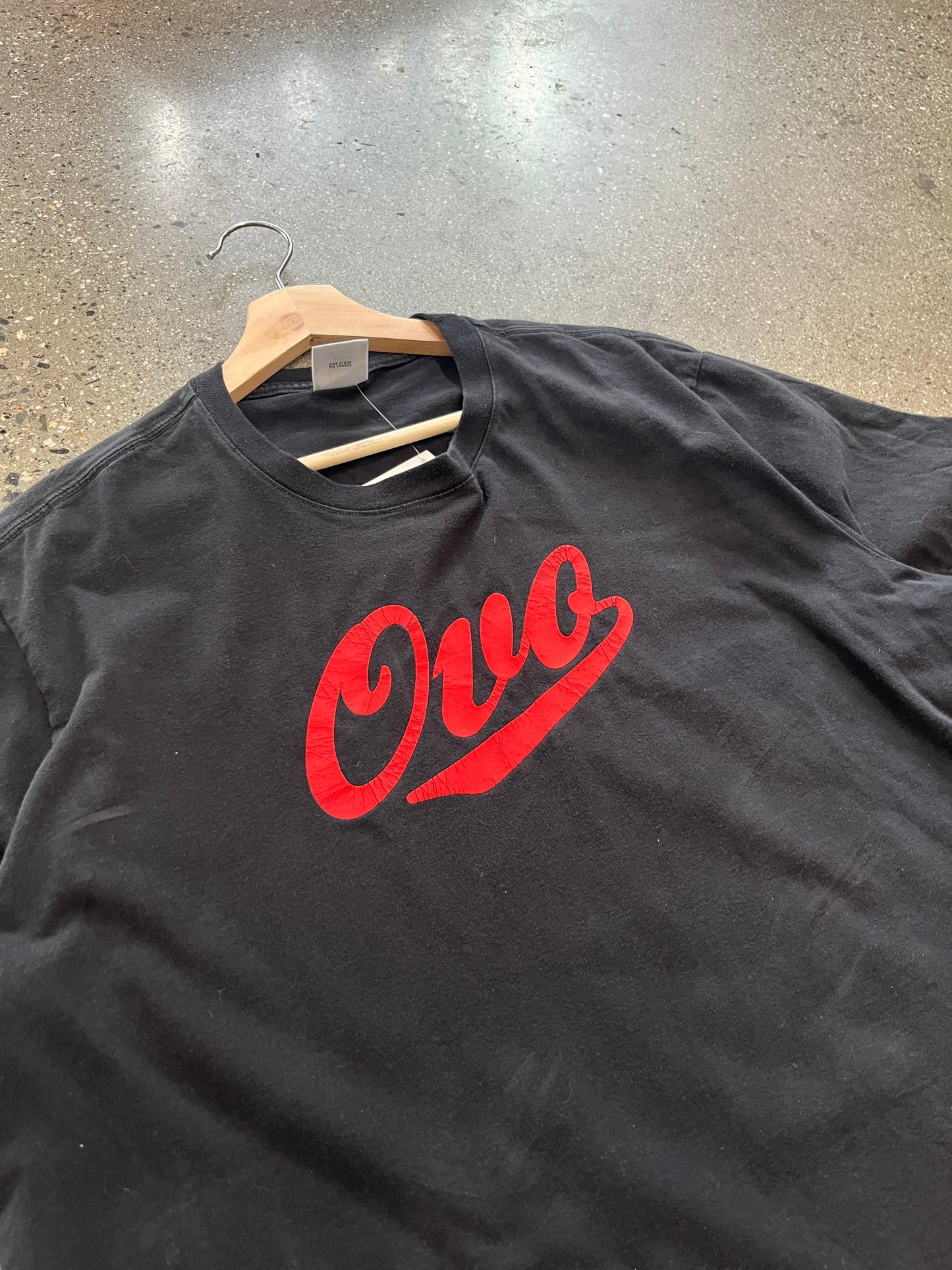 (L) black ovo cursive tee