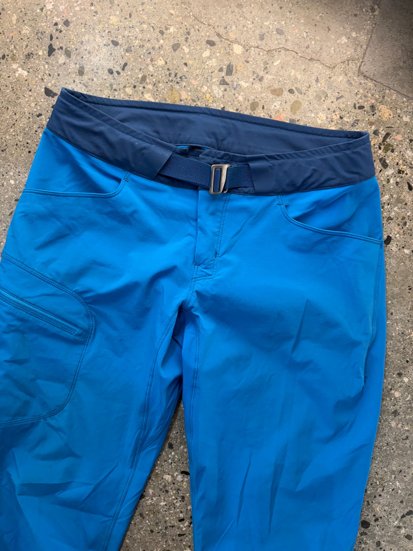 (27”) Arc’teryx Nylon Pants