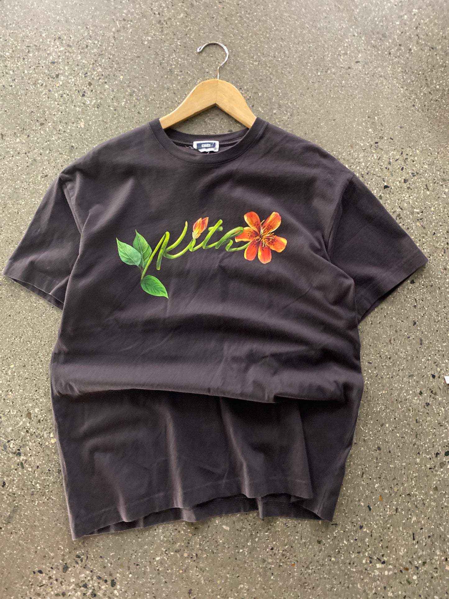 (S/M) Kith Flower Tee