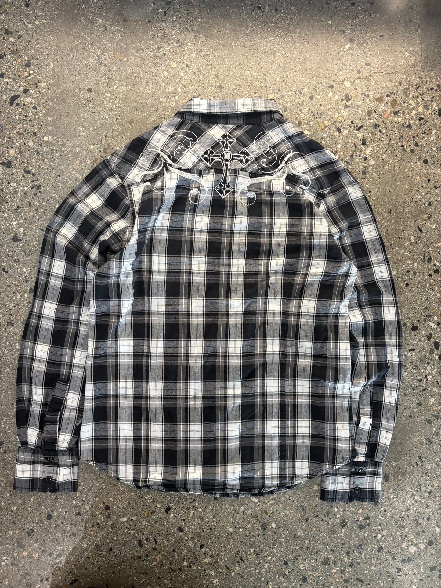 (M/L) Pop Icon Crosses Button Up Plaid Black