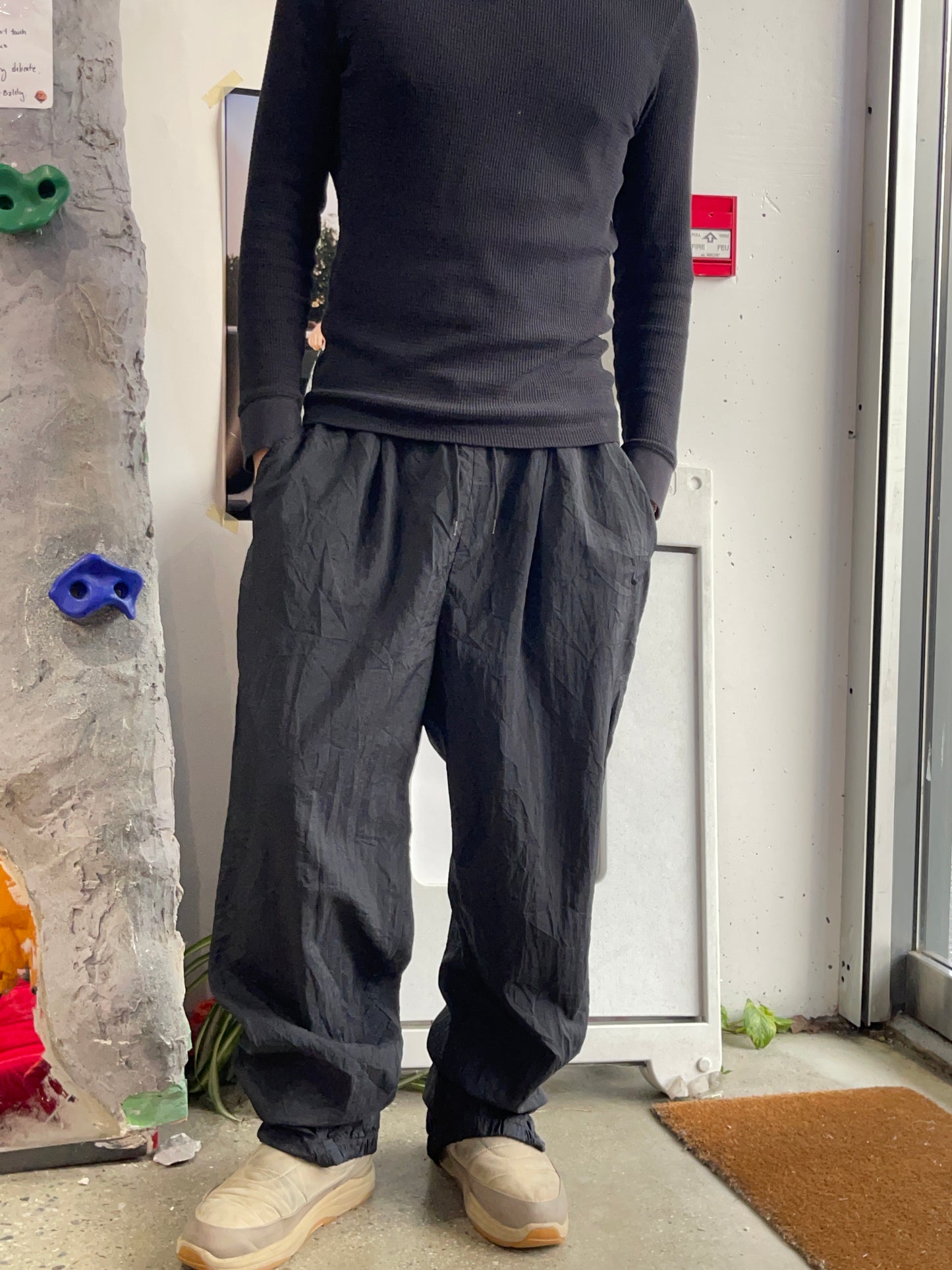 (M) 1990s Nike Black Tonal Swoosh Windbreaker Pants