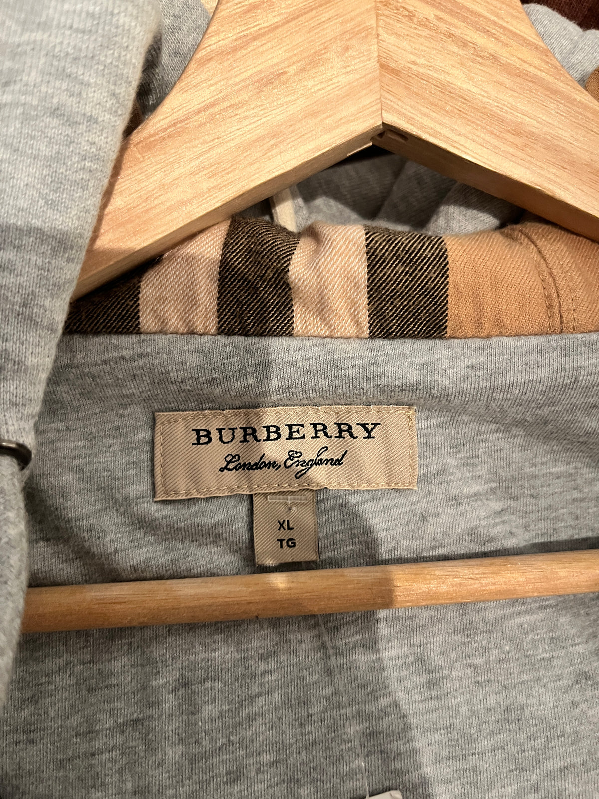 (XL) Heavyweight Burberry Hoodie