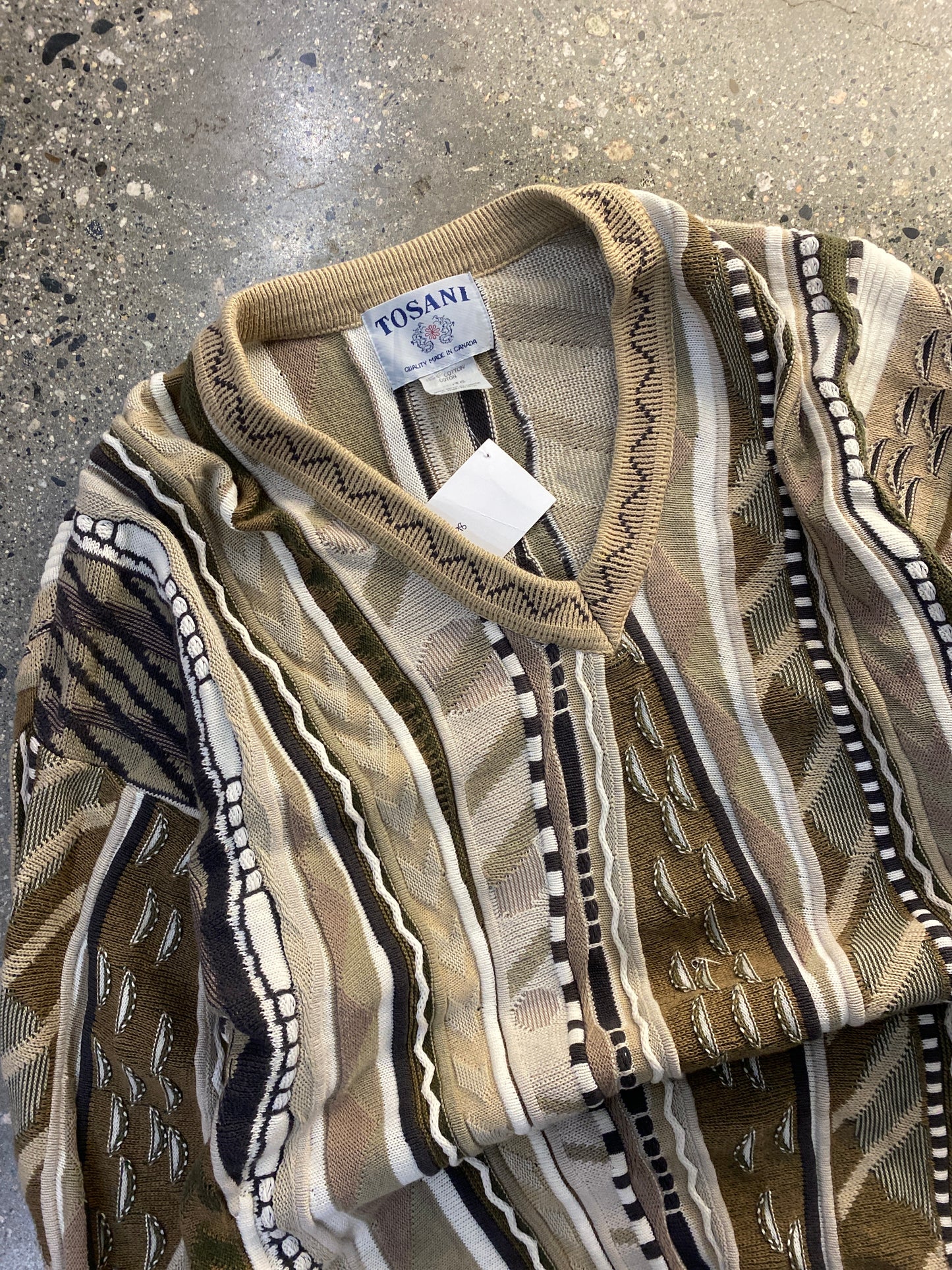 (XL) A164 - Tosani 3D V neck knit