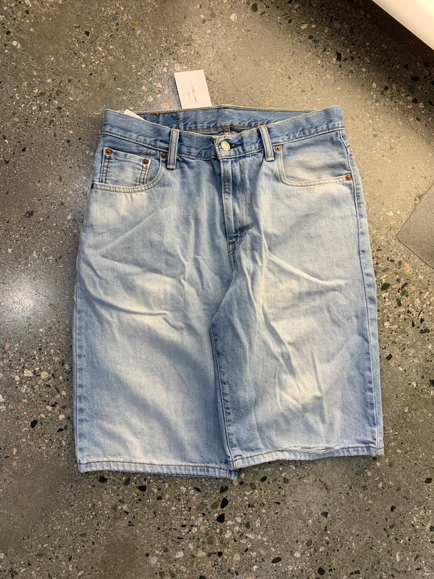 S35 - 30W Lightwash Levi Jort