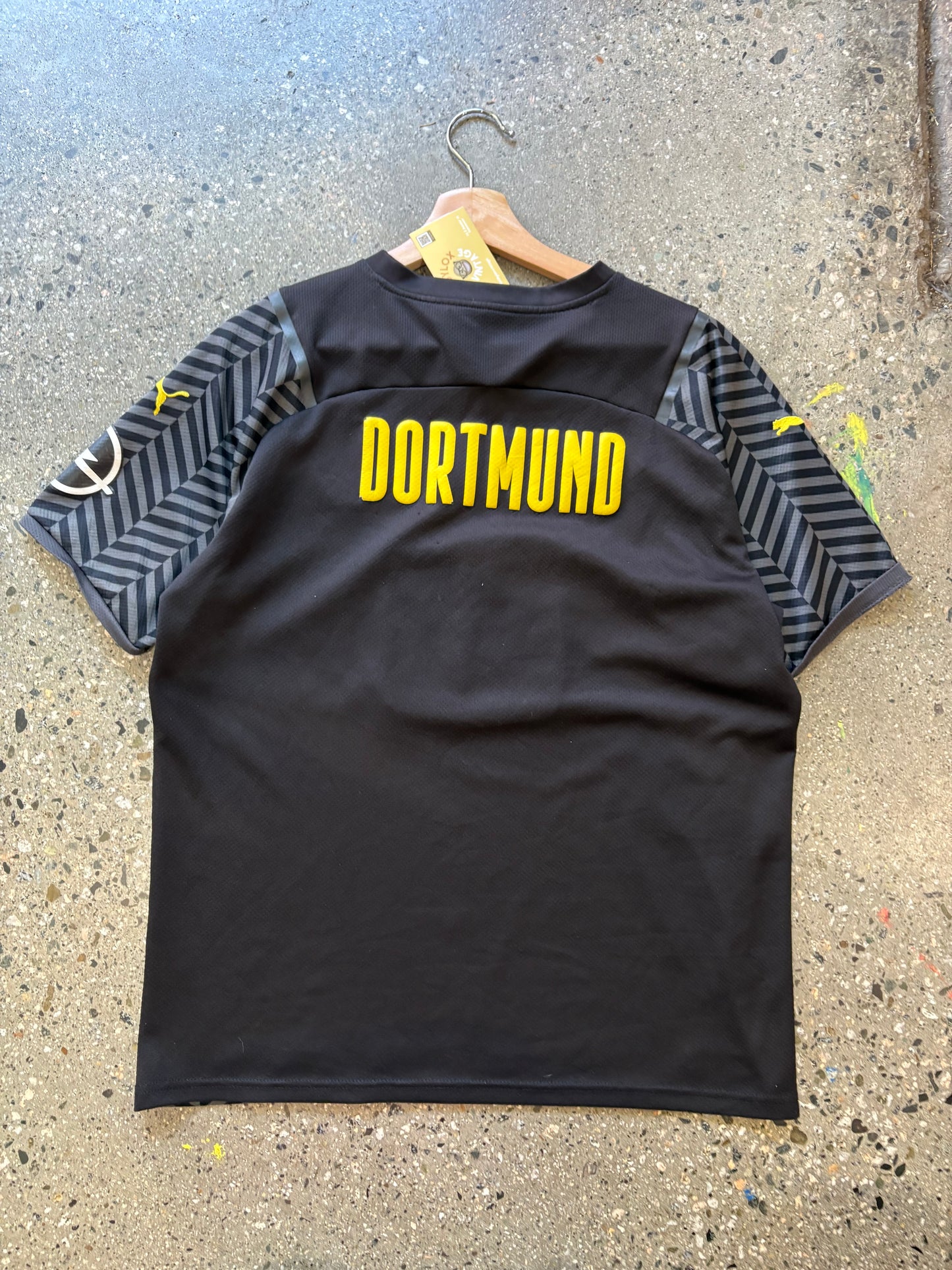 (L) PUMA Borussia Dortmund 2021-2022 Away Kit
