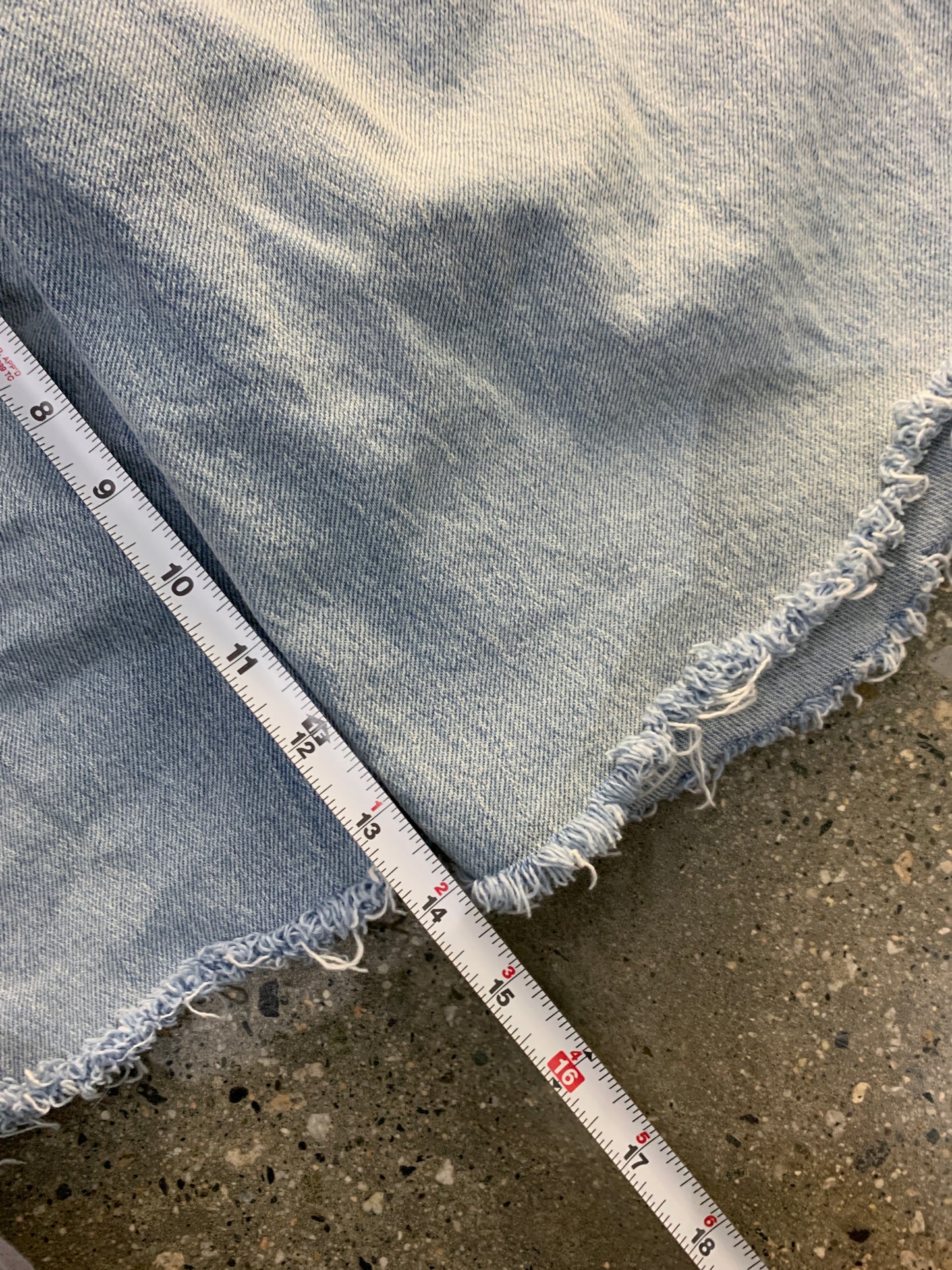 S97 - 42w Wrangler Light Wash Jorts