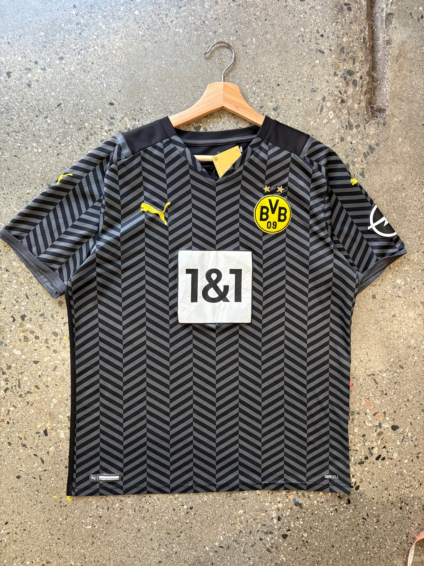 (L) PUMA Borussia Dortmund 2021-2022 Away Kit