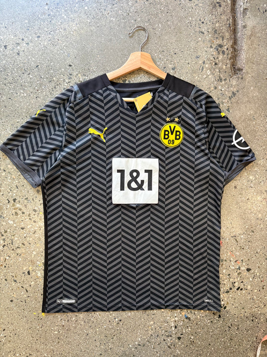 (L) PUMA Borussia Dortmund 2021-2022 Away Kit