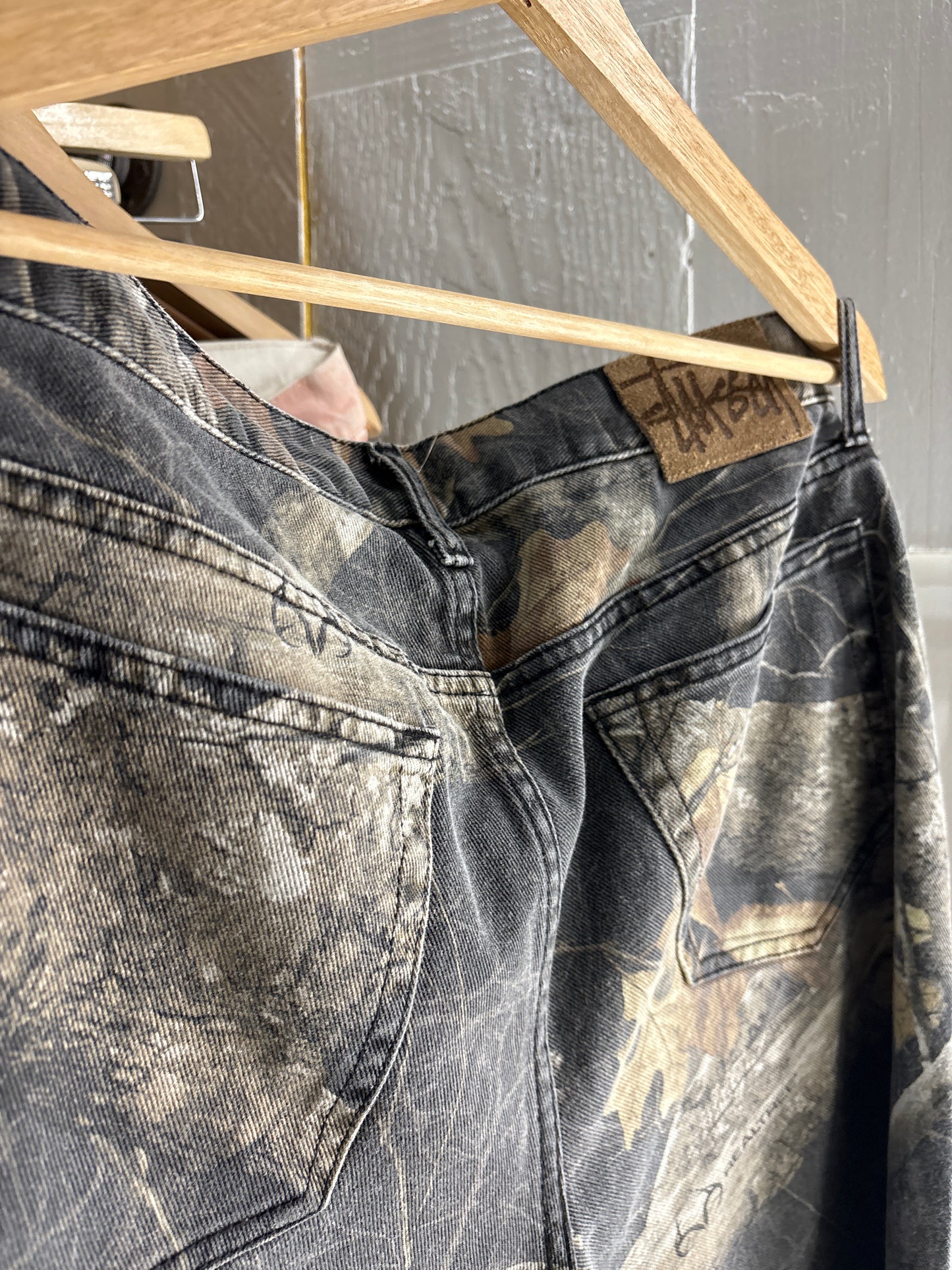 (32”) Medium Baggy Stussy Real Tree Big Ol Jeans