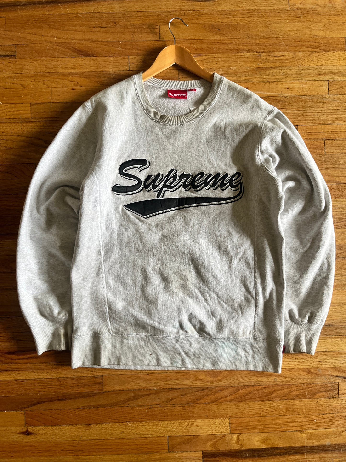 (L) Supreme Script Crewneck ( Staining )