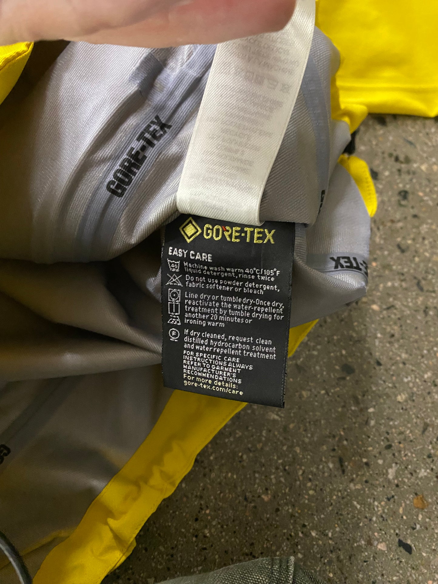 (S/M) Stussy Yellow Goretex Rain Jacket SS26