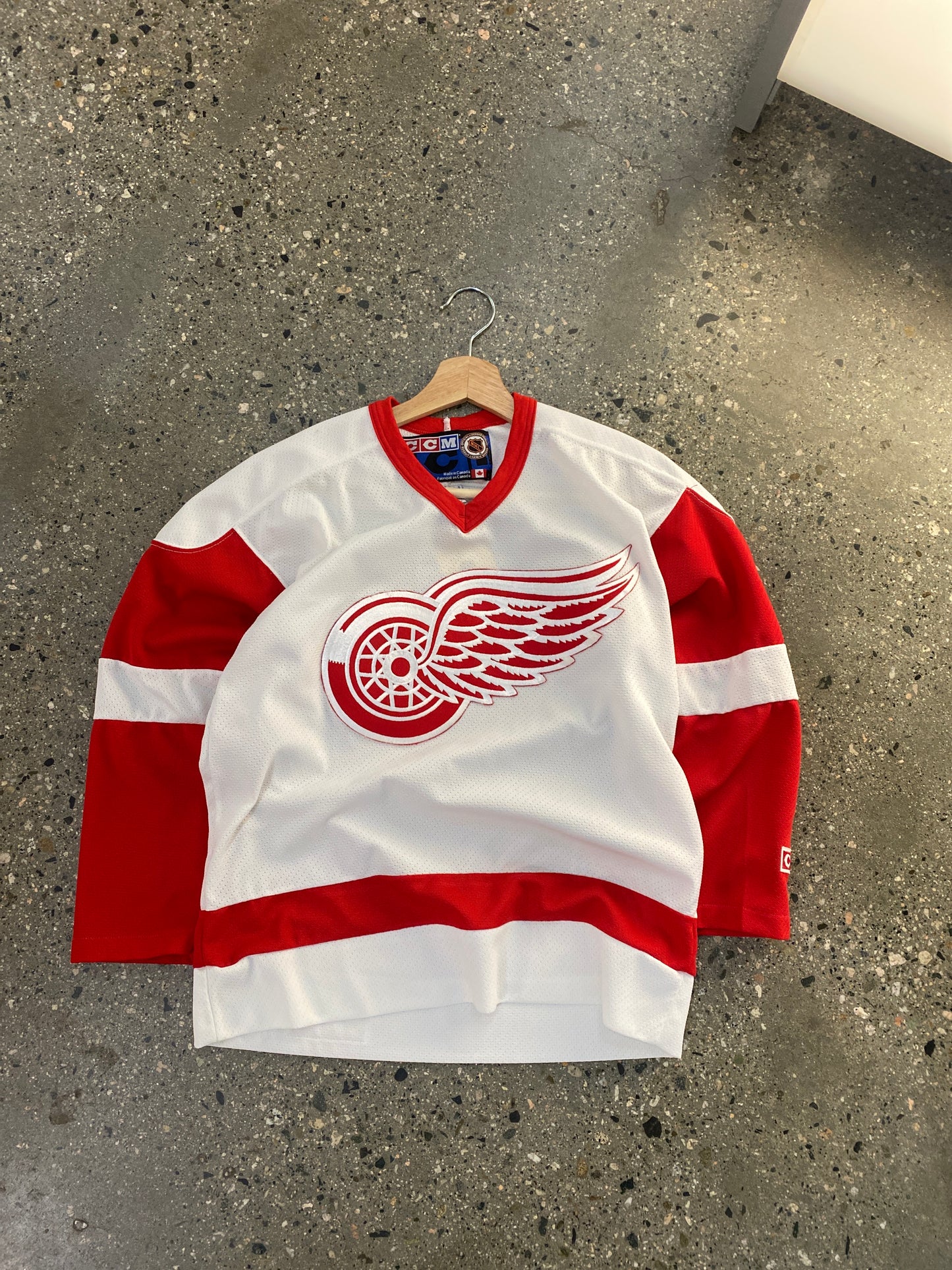 (XS) 90s Red Wings CCM JERSEY