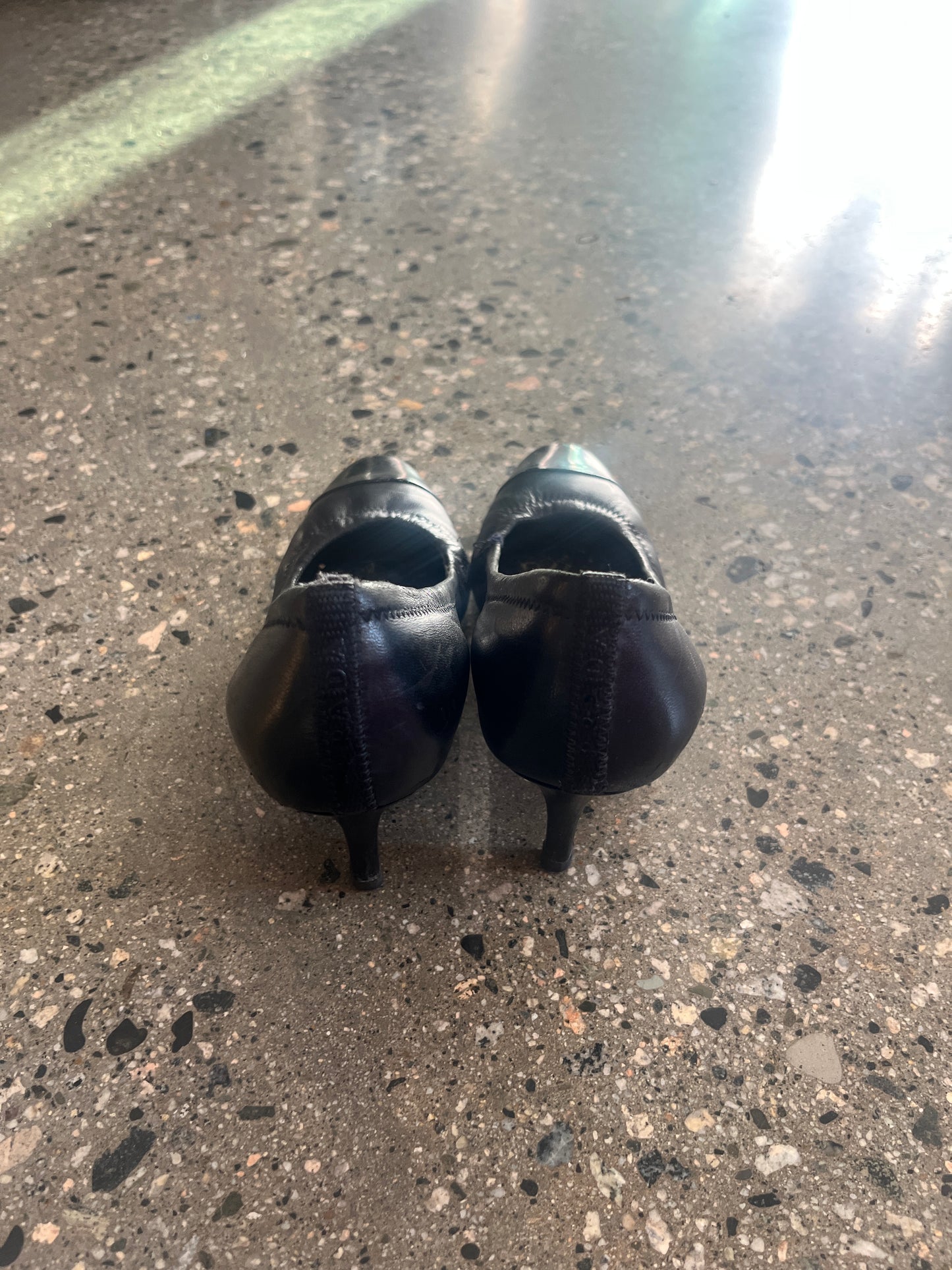 (7 US) 2000s Prada Pumps