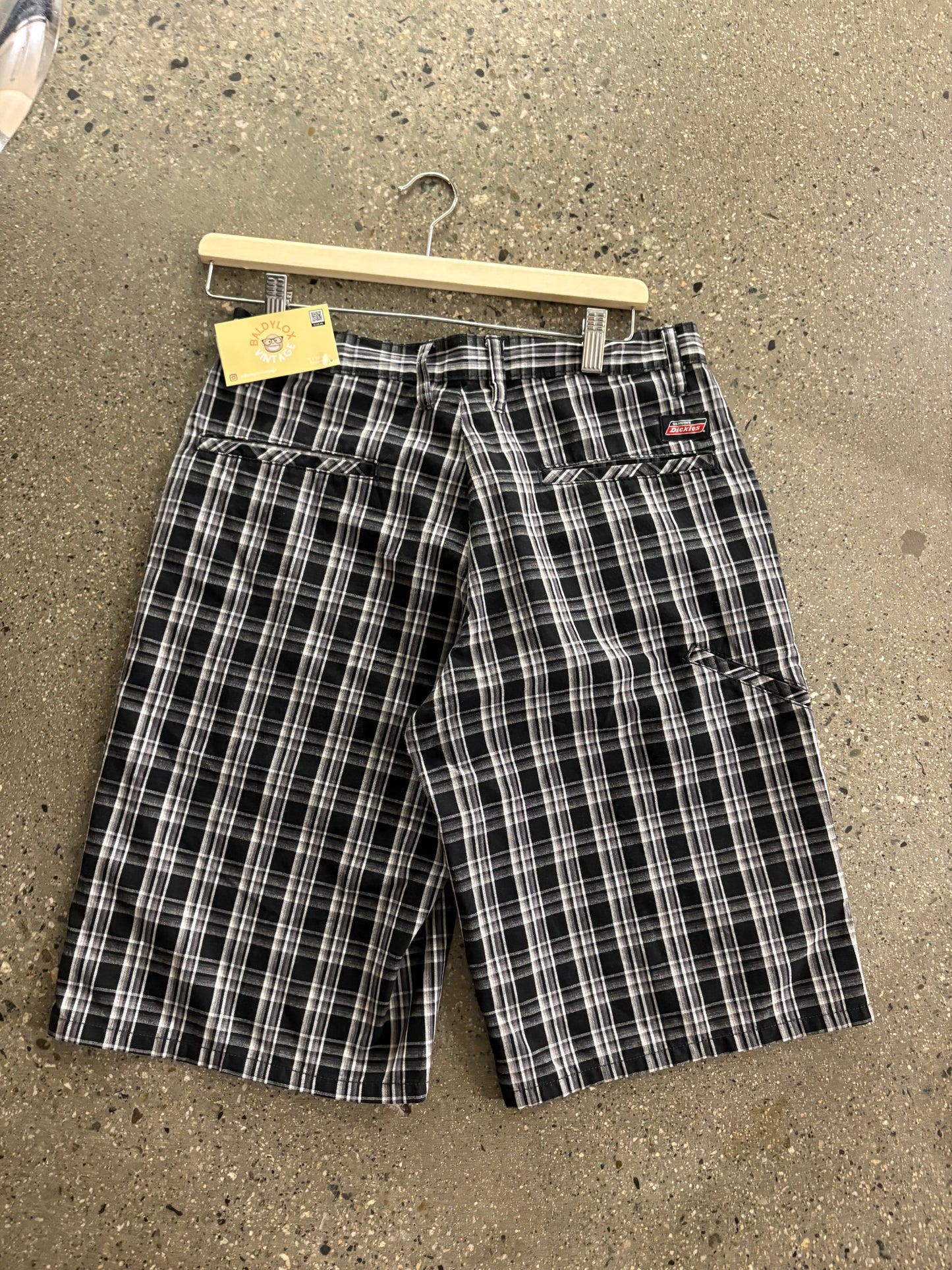 30” Dickies Plaid baggy shorts
