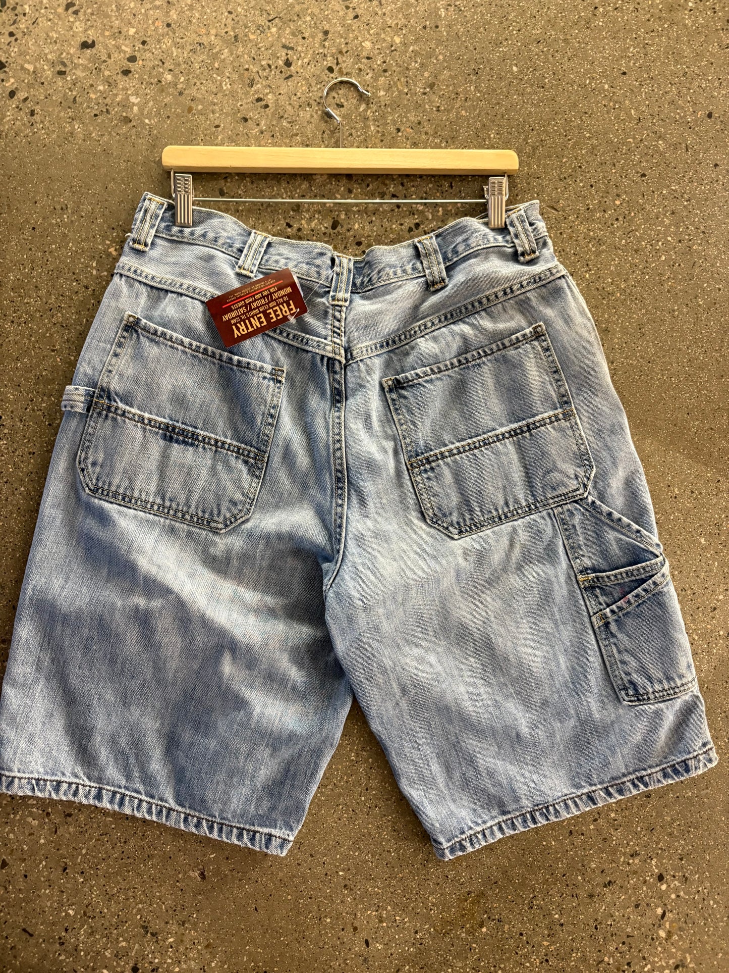 36” Old Navy Painters Lightwash Carp Jorts