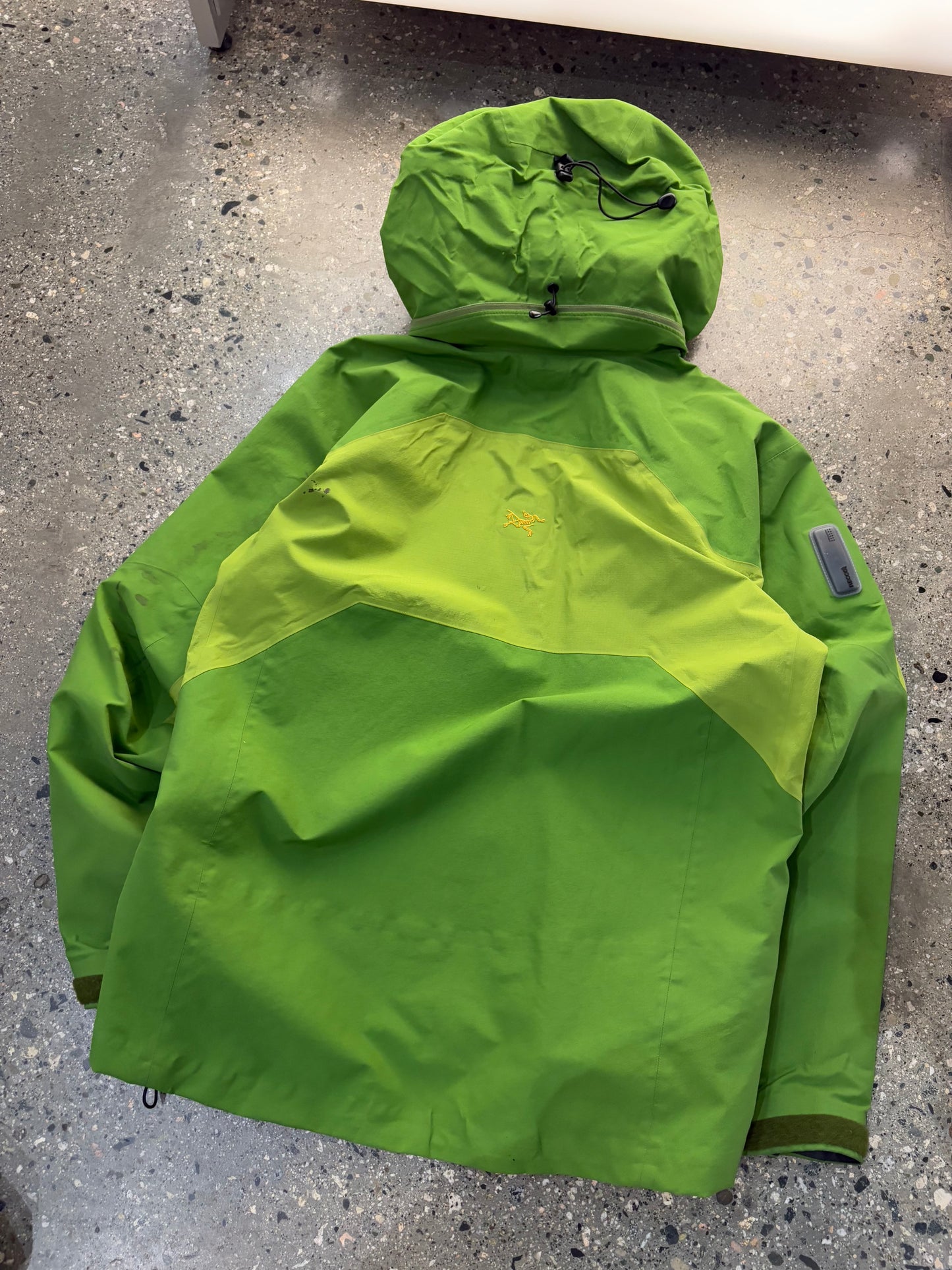 (M) Arc’teryx Stinger AR Goretex Rare Jalapeño Colorway (Packable Hood)