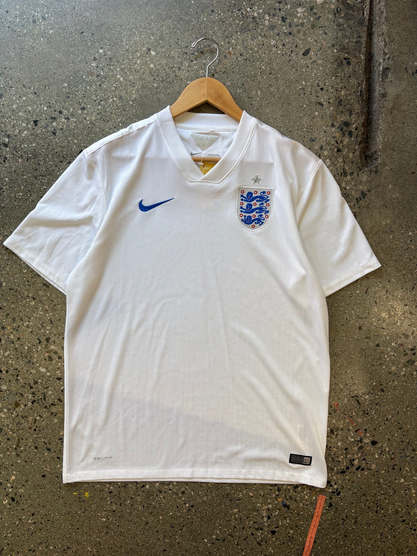(L) 2014 Nike England Kit