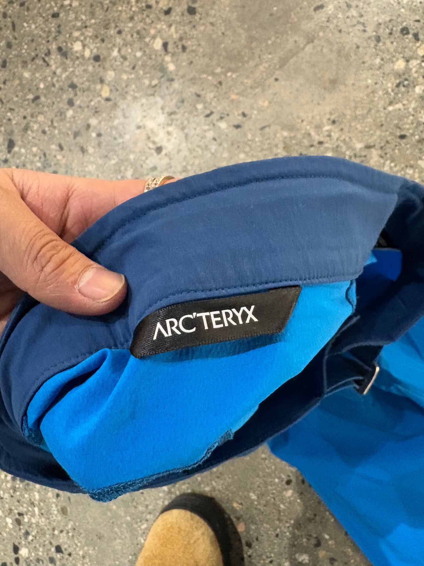 (27”) Arc’teryx Nylon Pants